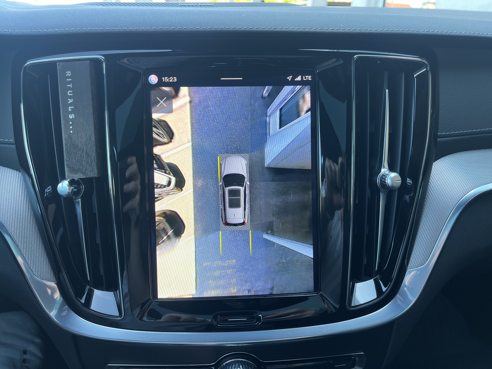 VOLVO V60 2.0 T6 TE Ultimate Dark eAWD-image-15