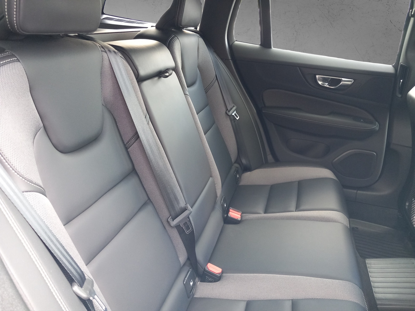 VOLVO V60 2.0 T6 TE Ultimate Dark eAWD-image-21