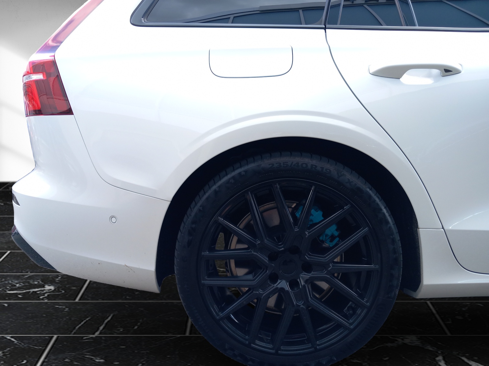VOLVO V60 2.0 T6 TE Ultimate Dark eAWD-image-16