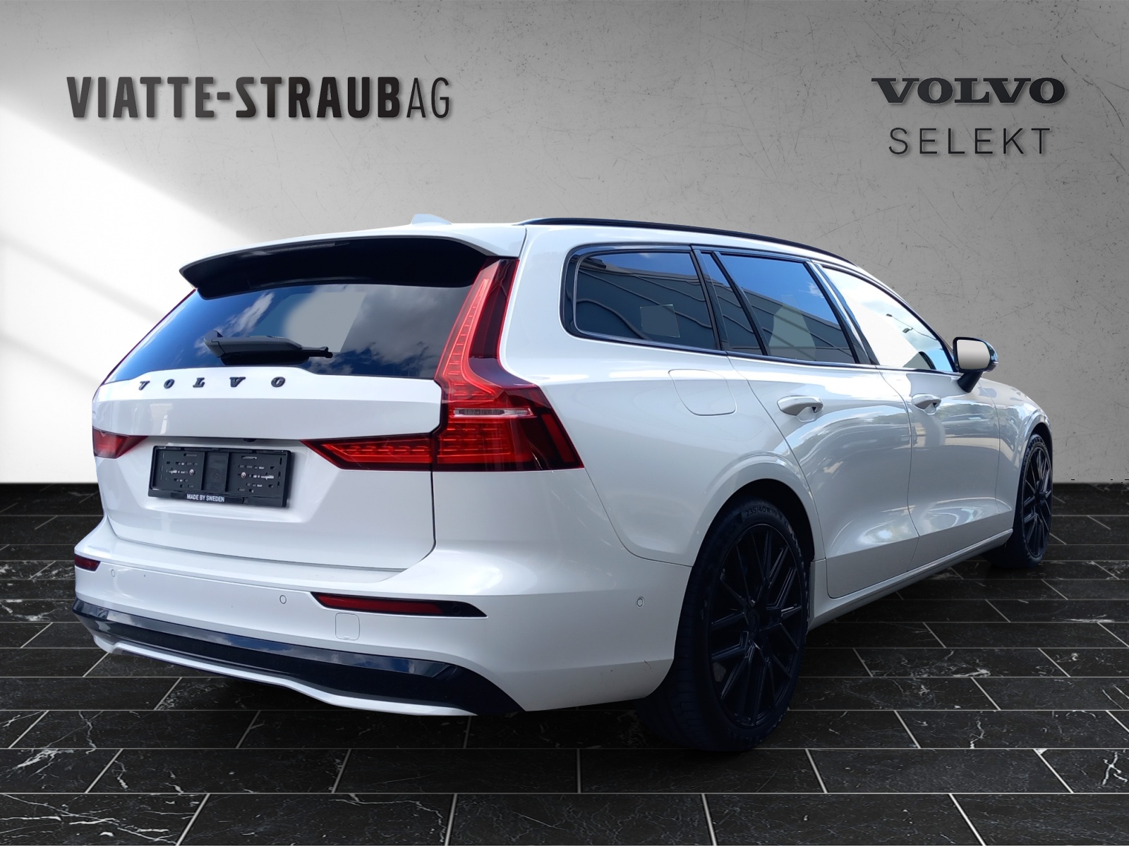 VOLVO V60 2.0 T6 TE Ultimate Dark eAWD-image-4