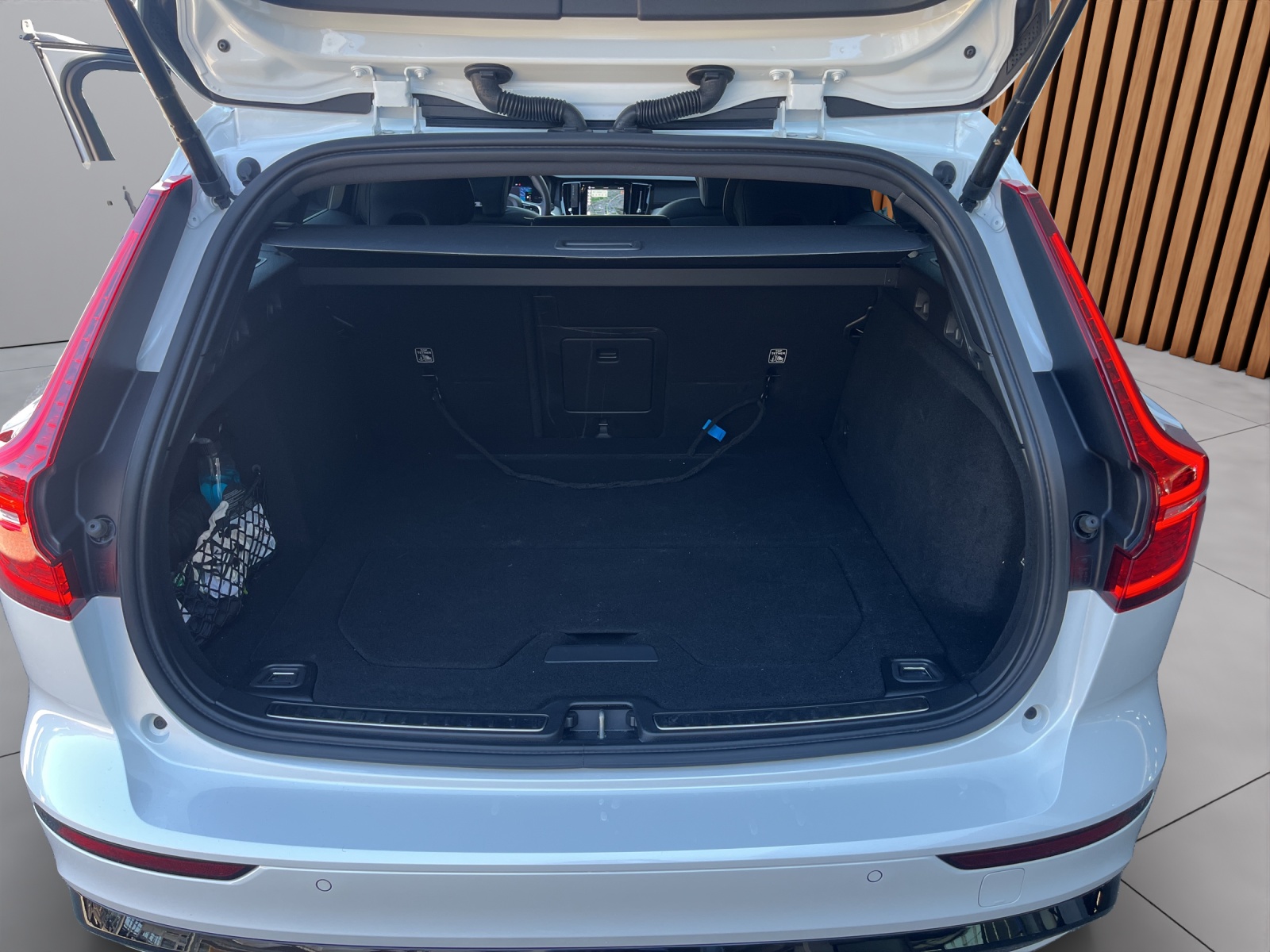 VOLVO V60 2.0 T6 TE Ultimate Dark eAWD-image-10