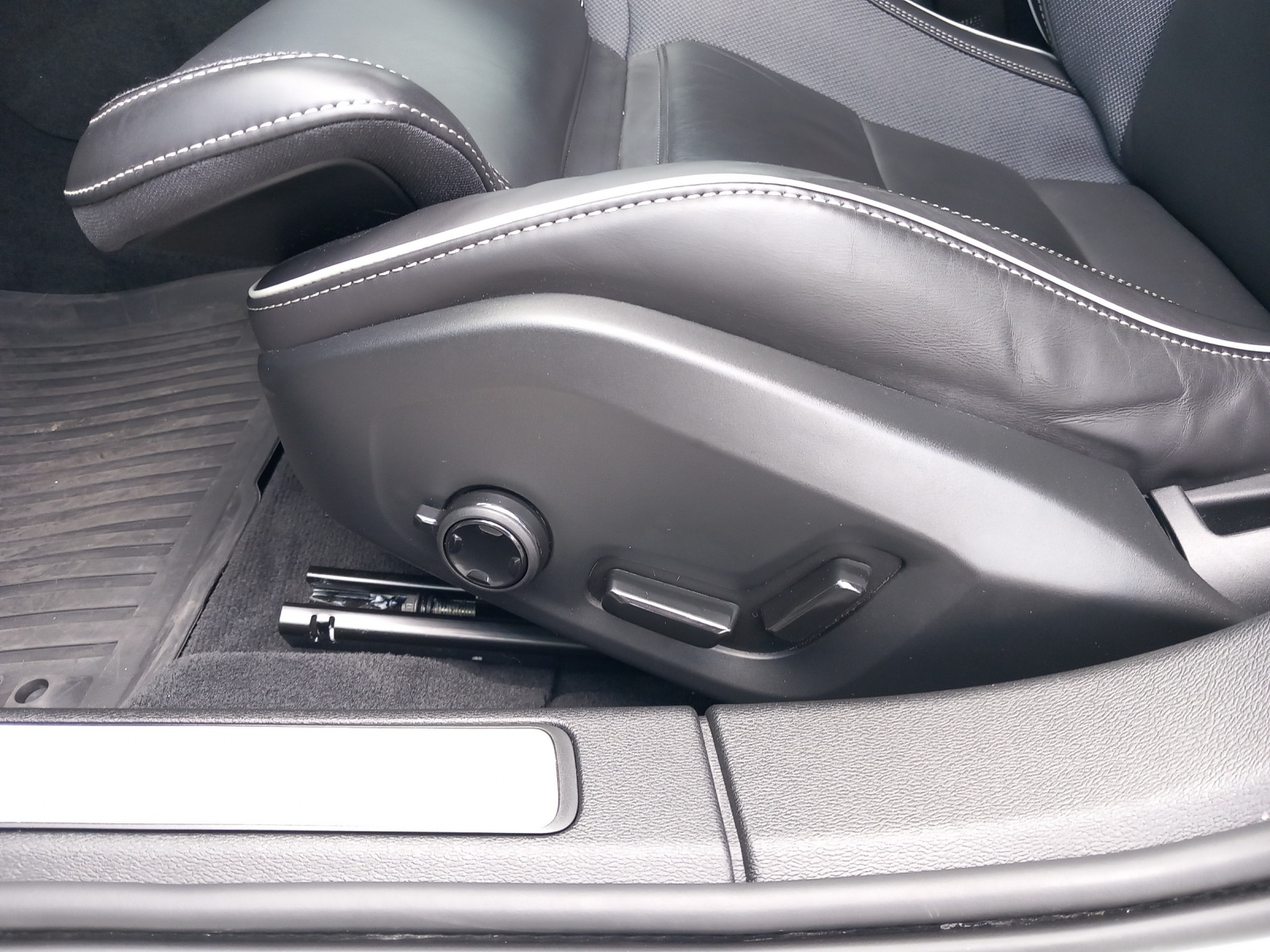 VOLVO V60 2.0 T6 TE Ultimate Dark eAWD-image-17