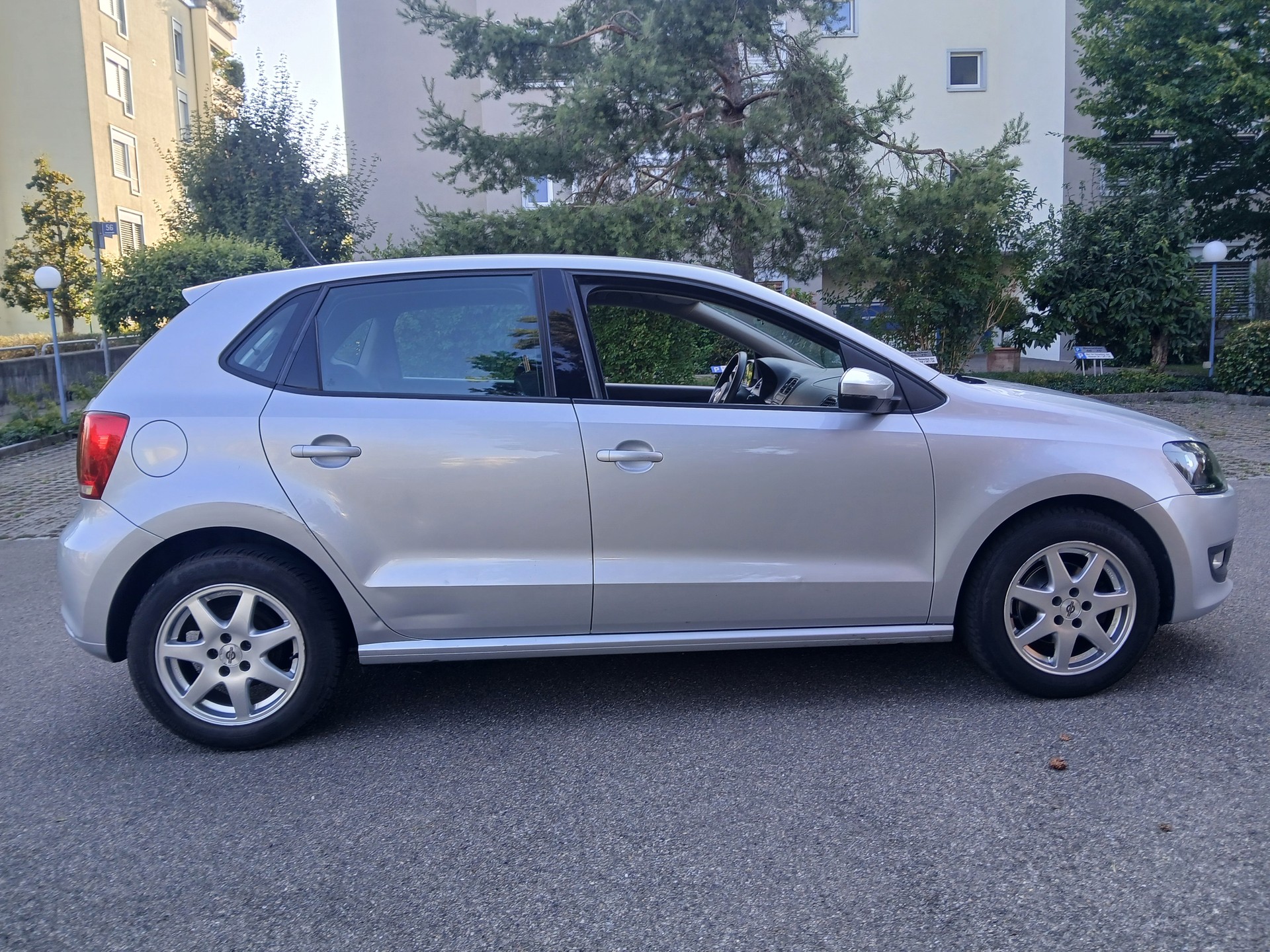 VW Polo 1.4 16V Trendline-image-5
