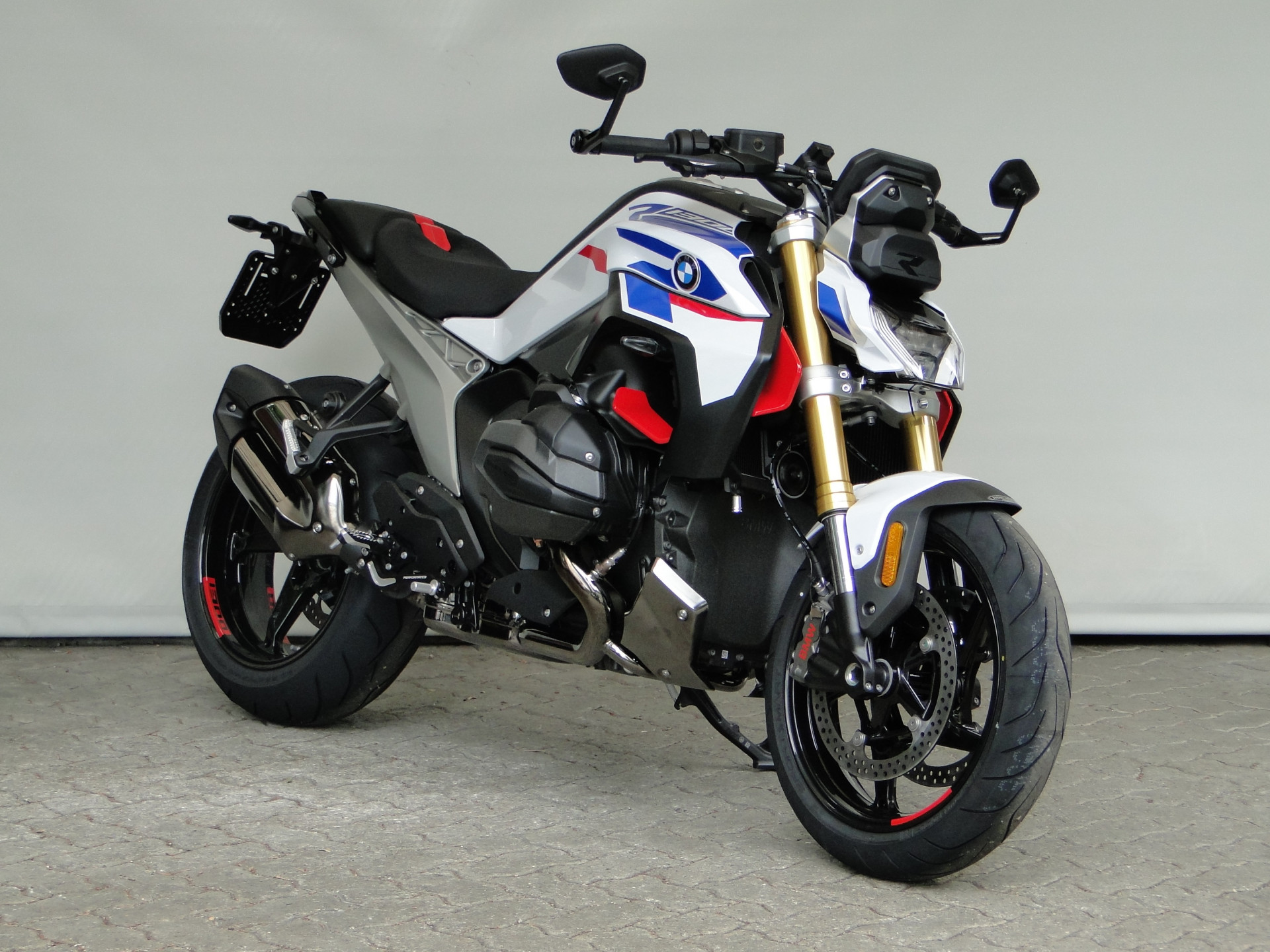 BMW R 1300 R Performance ASA, BOXER BONUS CHF 1'500.- & 2.9% LEASING-showroom-element-2