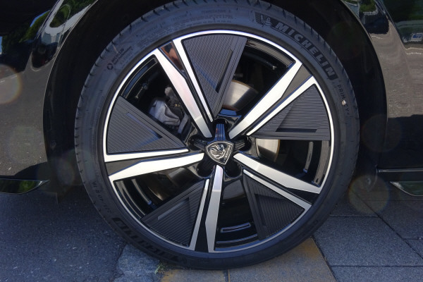 PEUGEOT 308 SW 1.2 HEV 145 GT-image-1