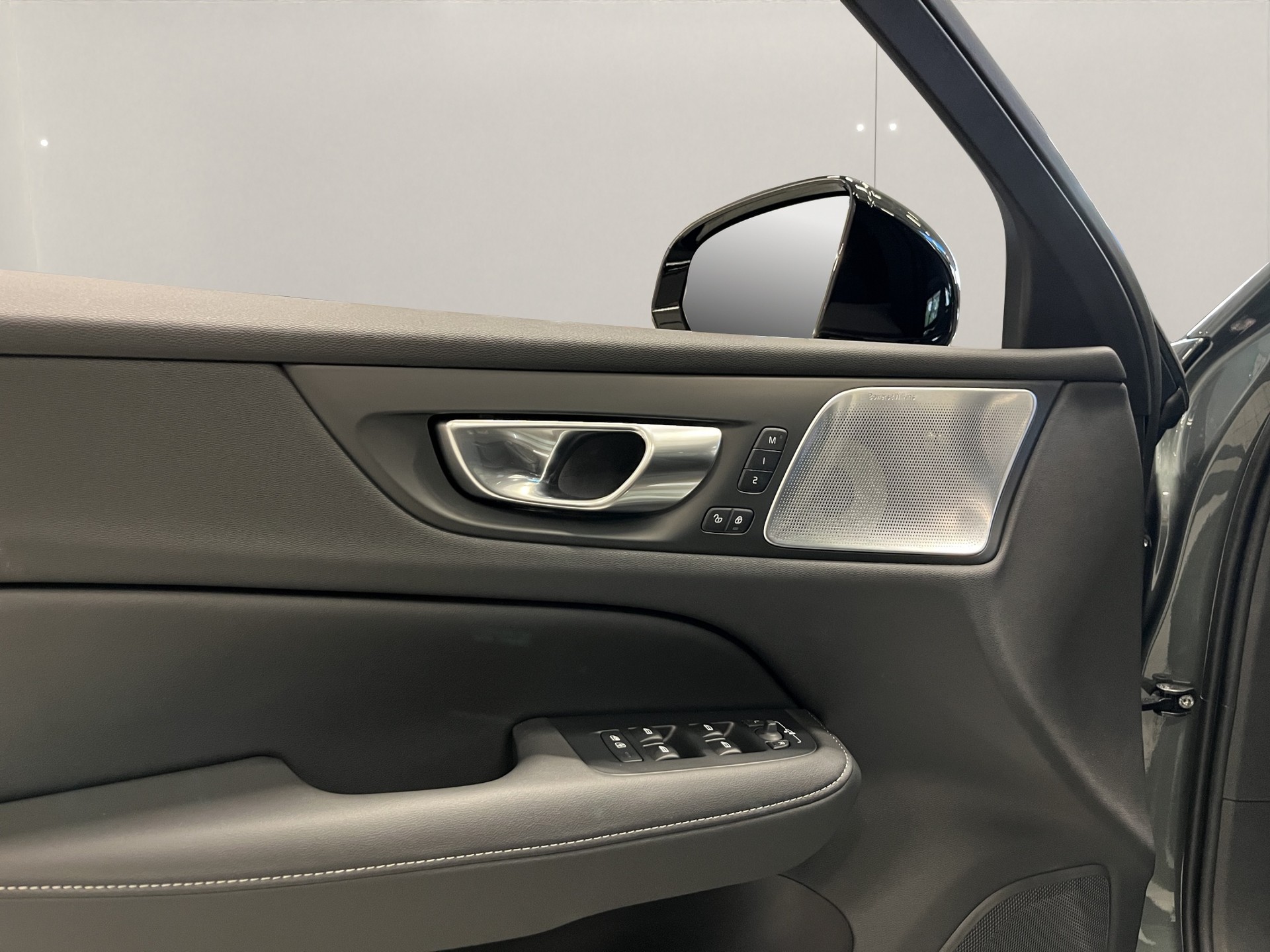VOLVO V60 2.0 T6 TE Ultra Dark eAWD-image-13