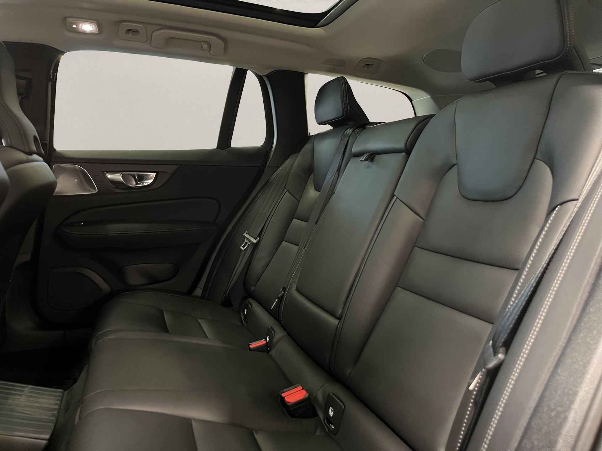 VOLVO V60 2.0 T6 TE Ultra Dark eAWD-image-15