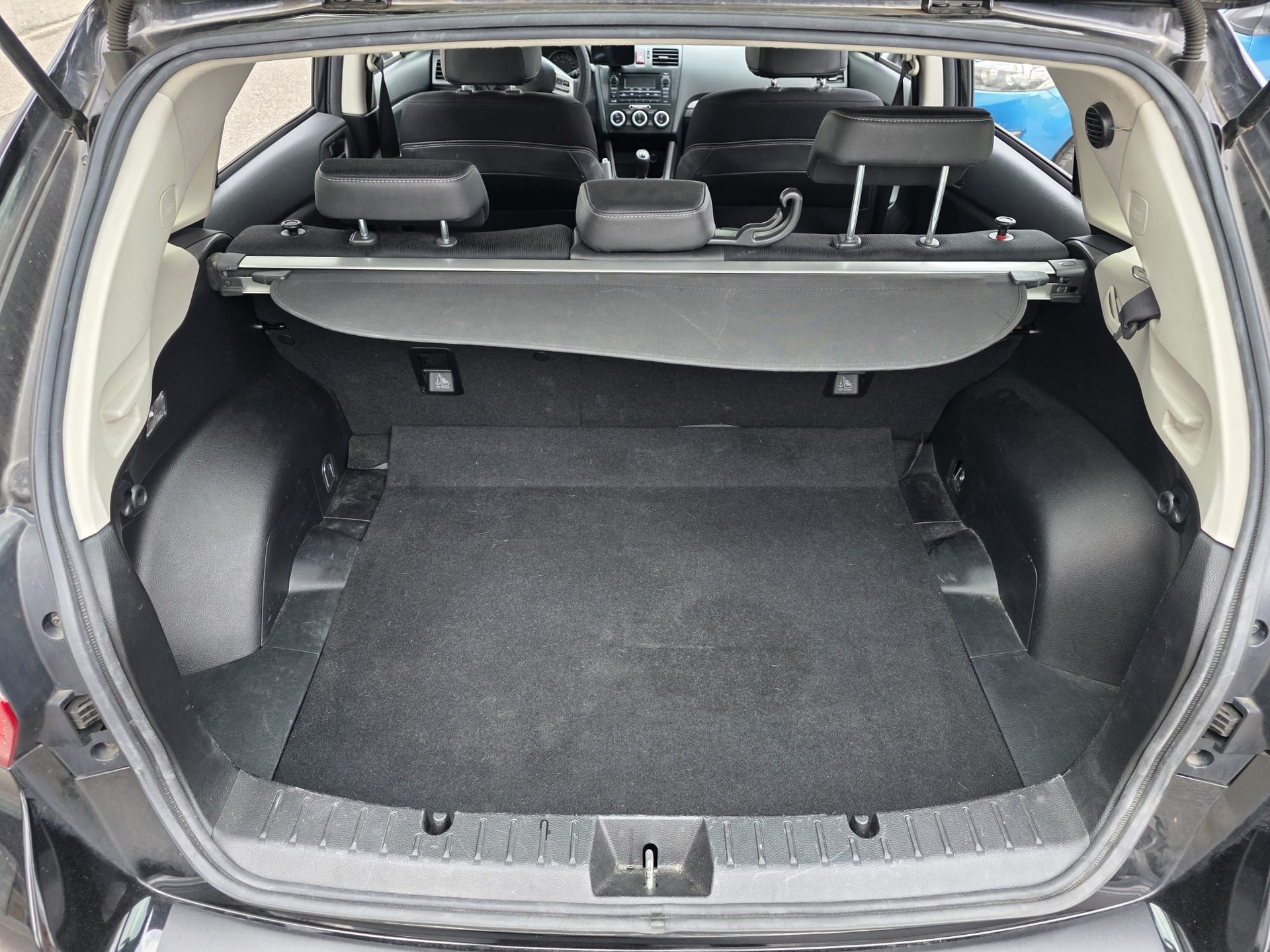 SUBARU Impreza 1.6 Swiss two-image-12
