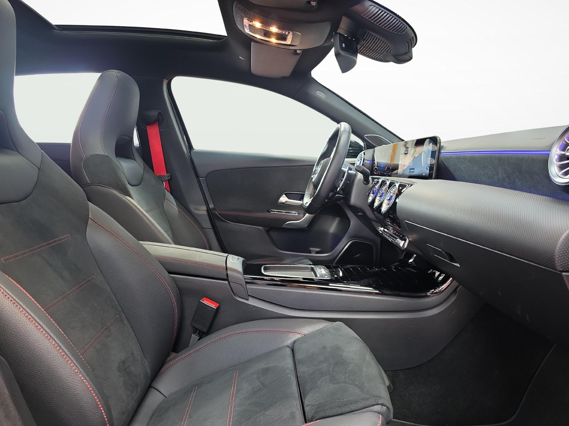MERCEDES-BENZ A 35 AMG 4MATIC-image-6