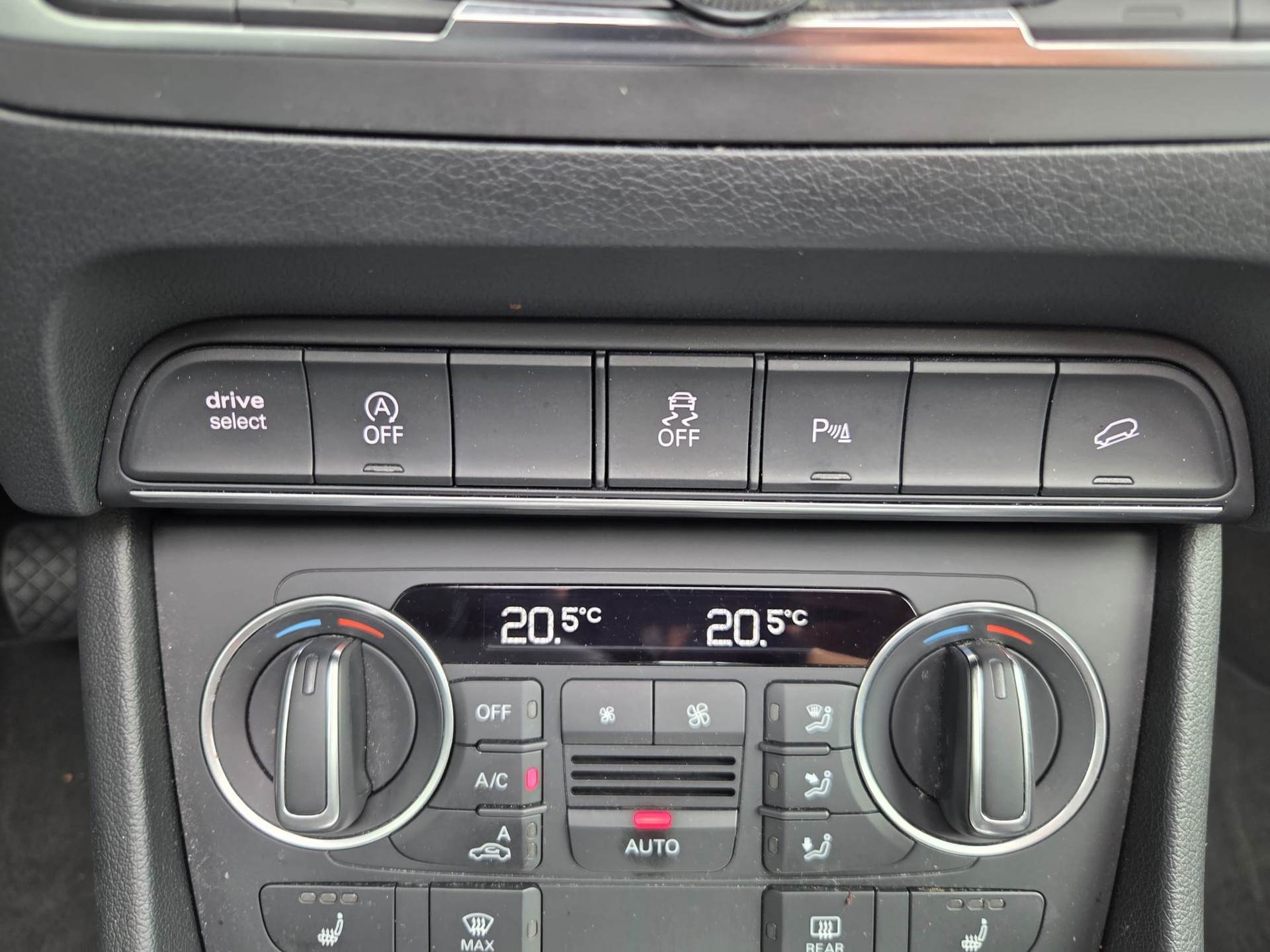 AUDI Q3 2.0 TDI sport quattro S-tronic NEUER MOTOR 500 Km!-image-21