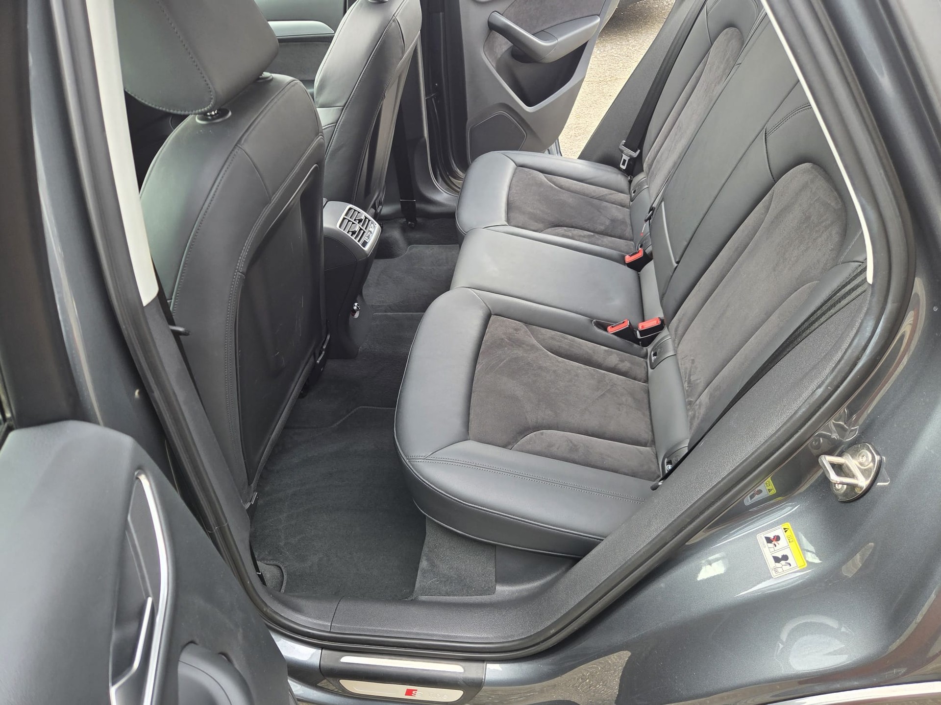 AUDI Q3 2.0 TDI sport quattro S-tronic NEUER MOTOR 500 Km!-image-10
