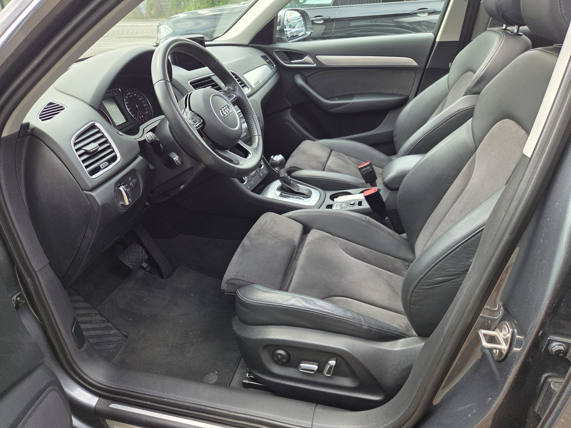AUDI Q3 2.0 TDI sport quattro S-tronic NEUER MOTOR 500 Km!-image-9