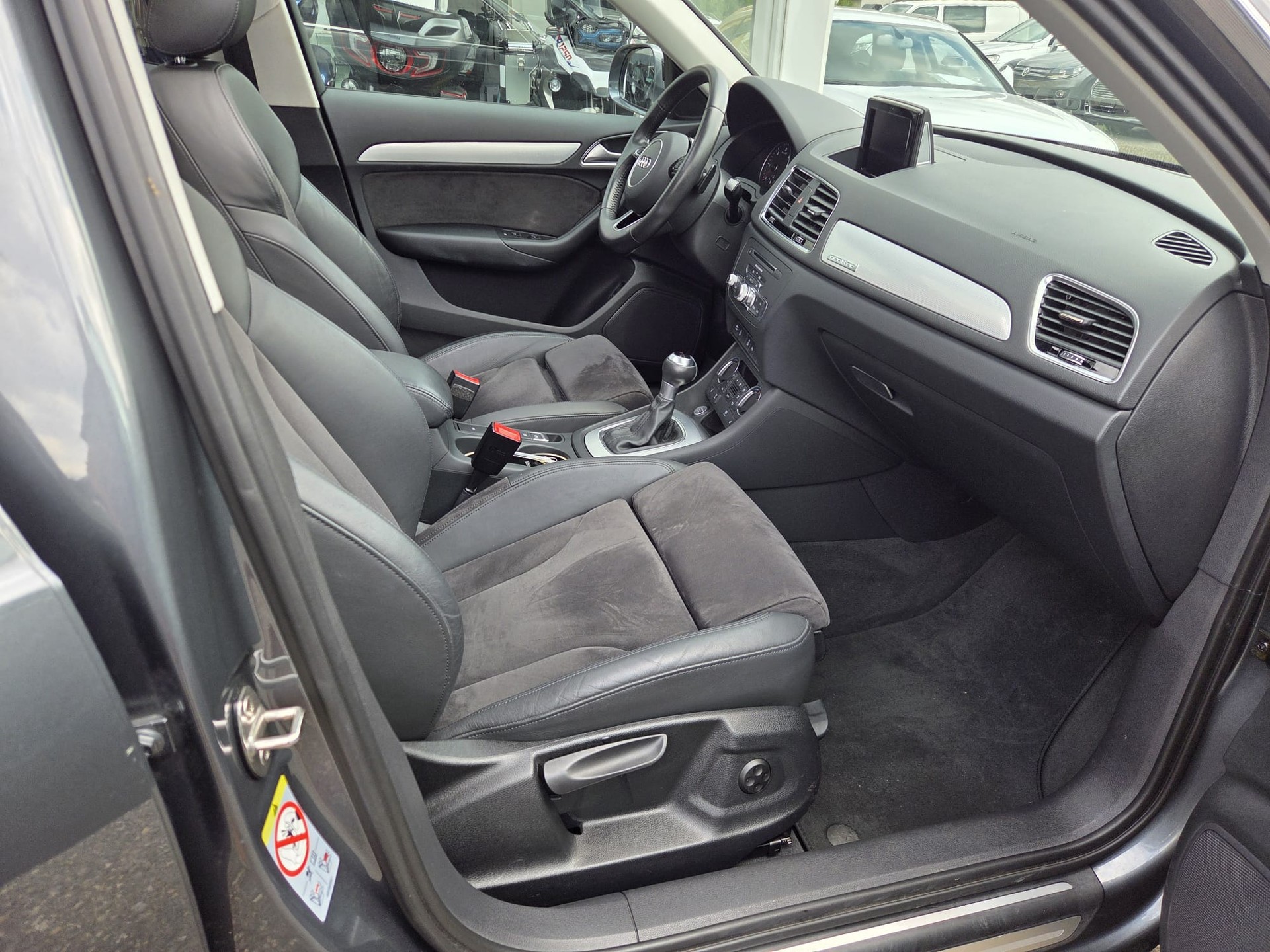 AUDI Q3 2.0 TDI sport quattro S-tronic NEUER MOTOR 500 Km!-image-11