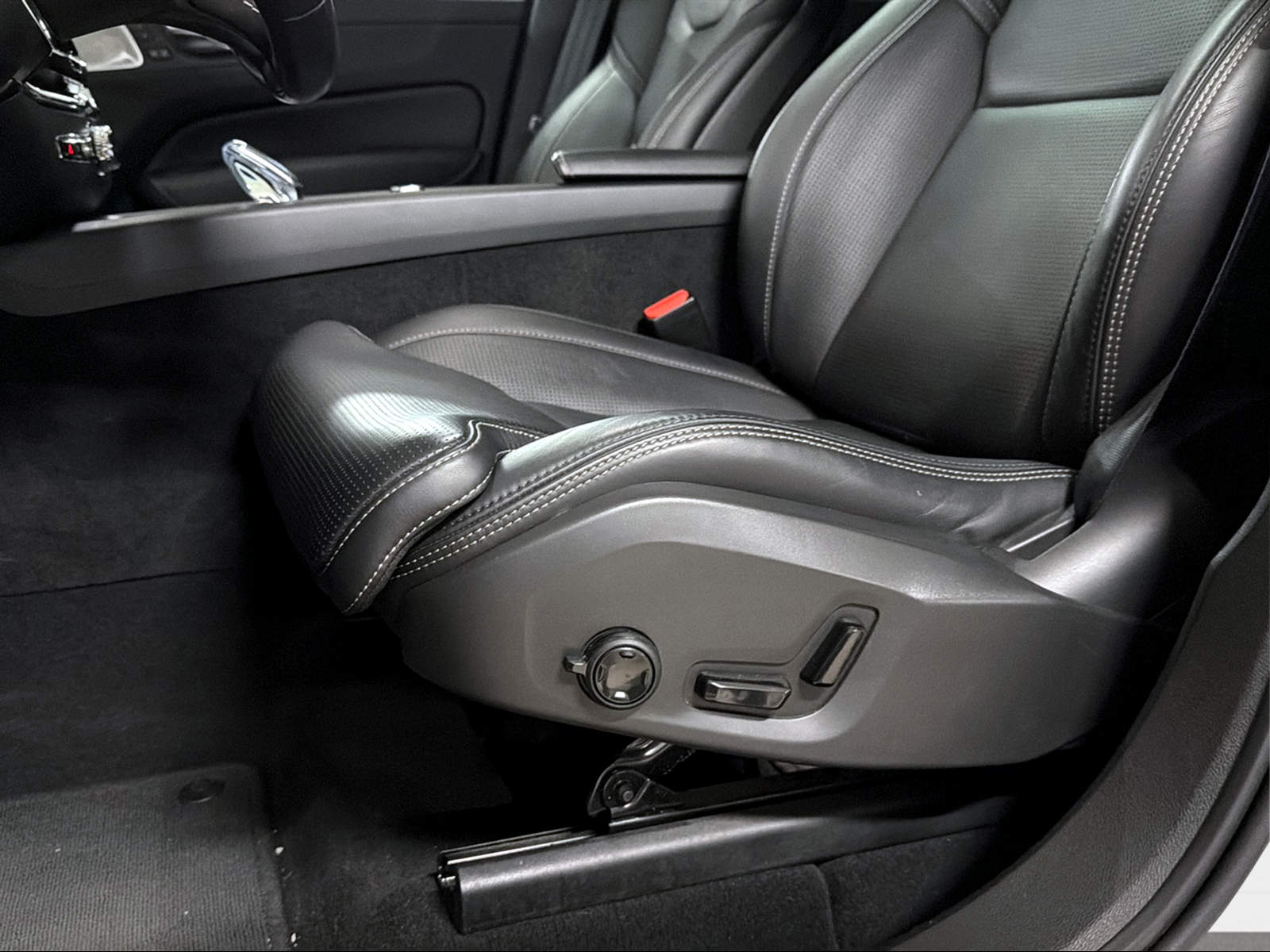 VOLVO XC60 2.0 T8 TE Inscription eAWD-image-9