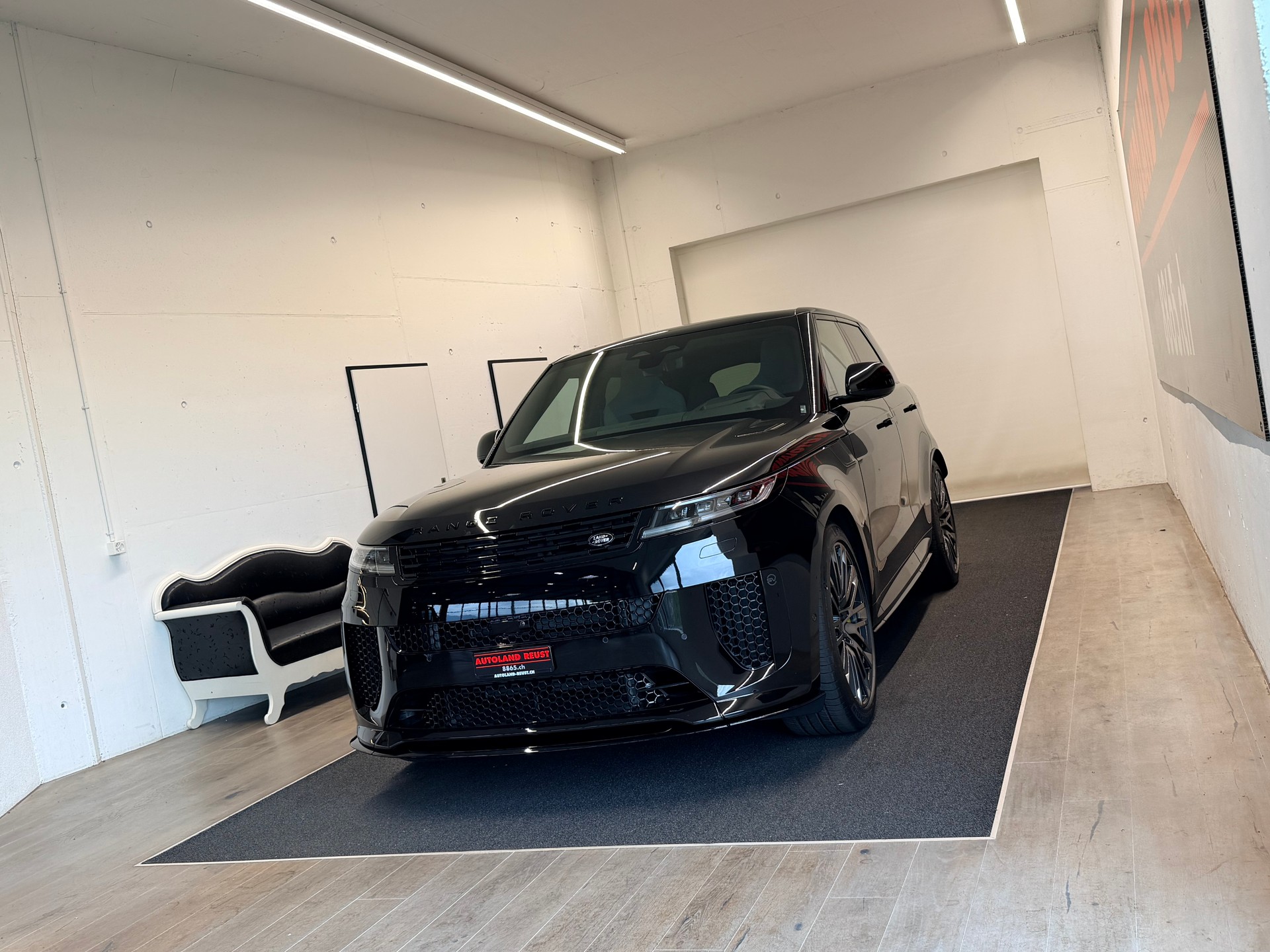 LAND ROVER Range Rover Sport P635 4.4 V8 SV-image-2