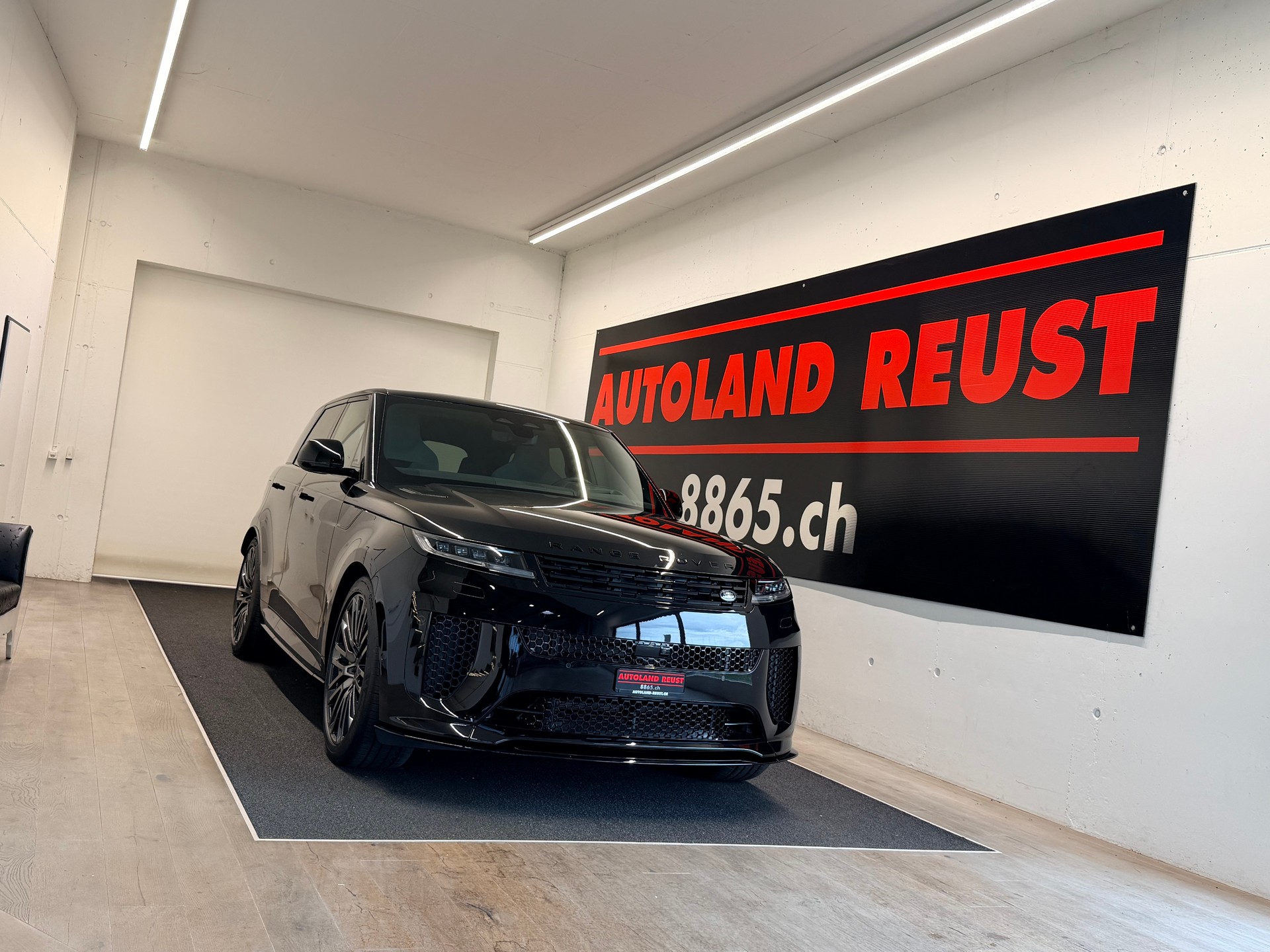 LAND ROVER Range Rover Sport P635 4.4 V8 SV