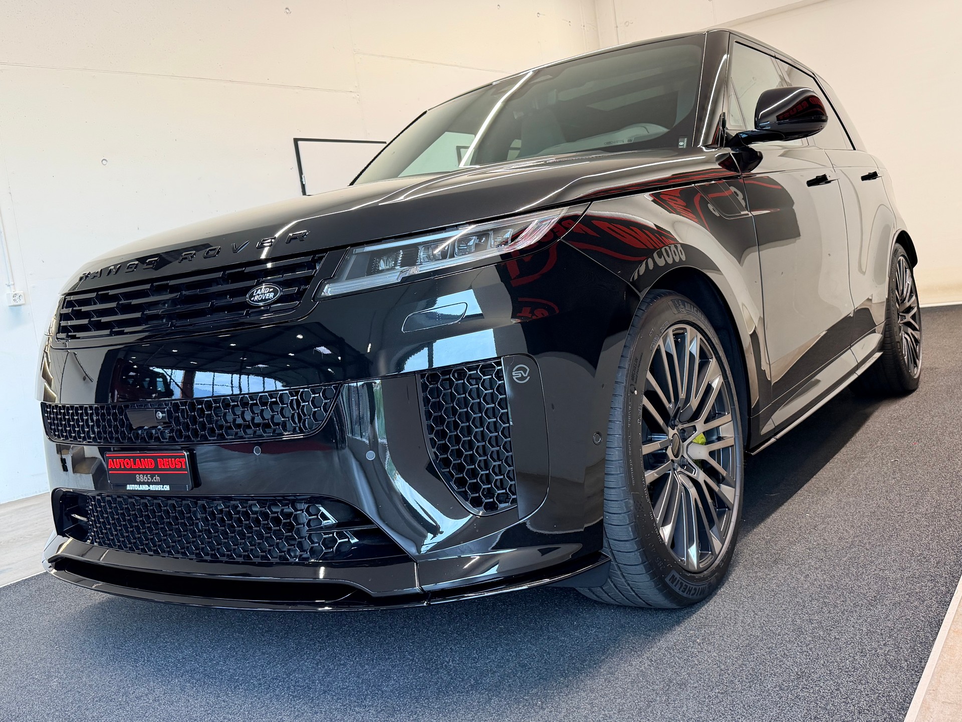 LAND ROVER Range Rover Sport P635 4.4 V8 SV-image-4