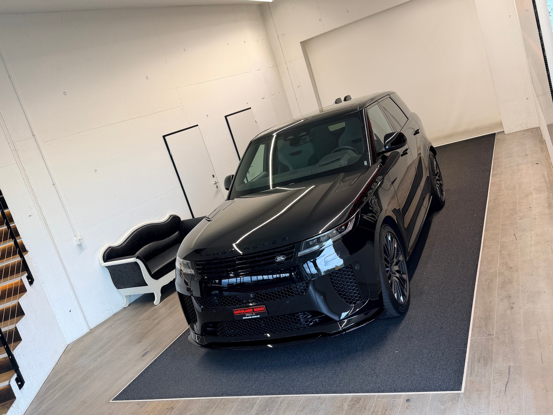 LAND ROVER Range Rover Sport P635 4.4 V8 SV-image-3