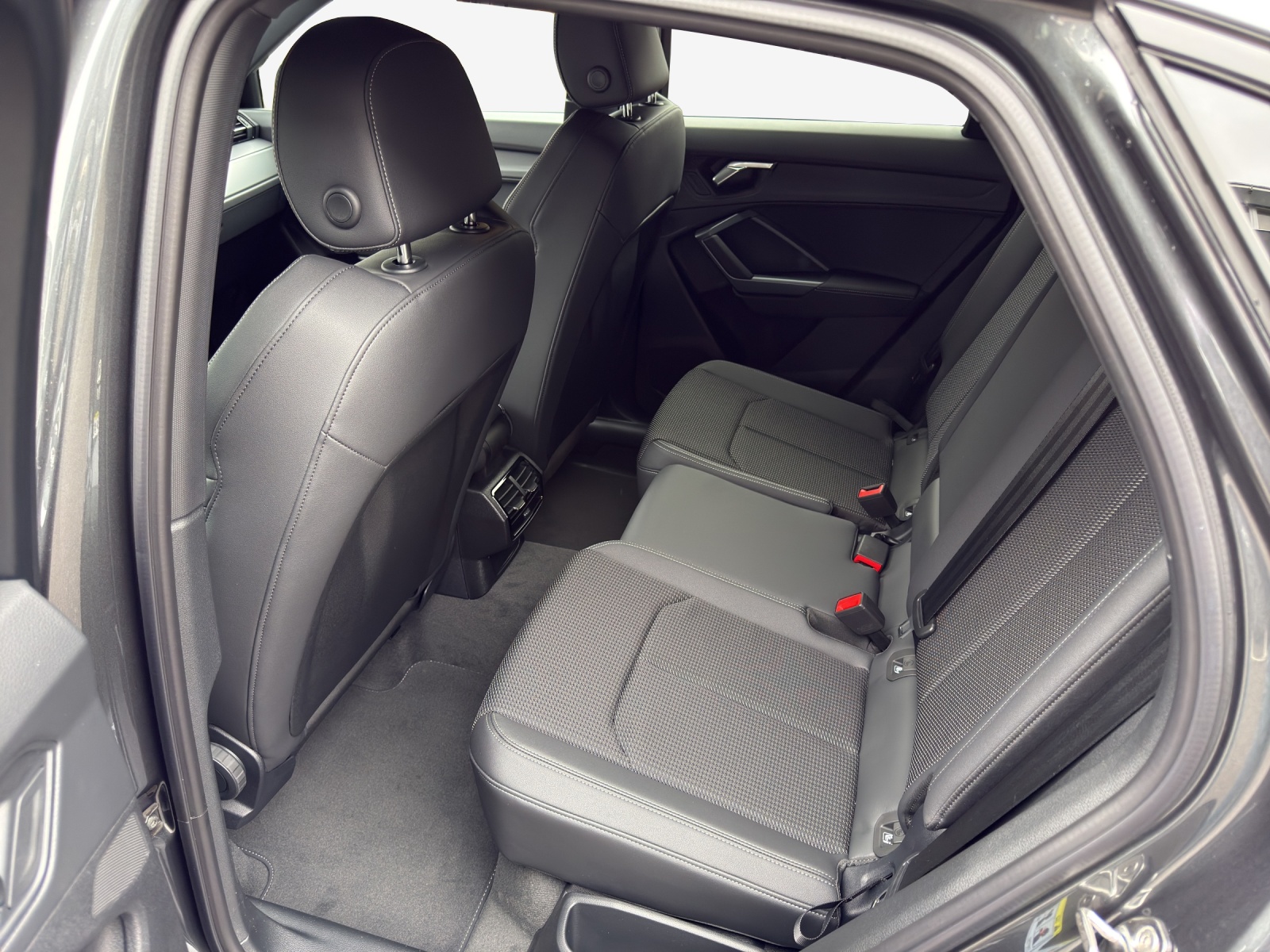 AUDI Q3 Sportback 35 TFSI S line Attraction S-tronic-image-11