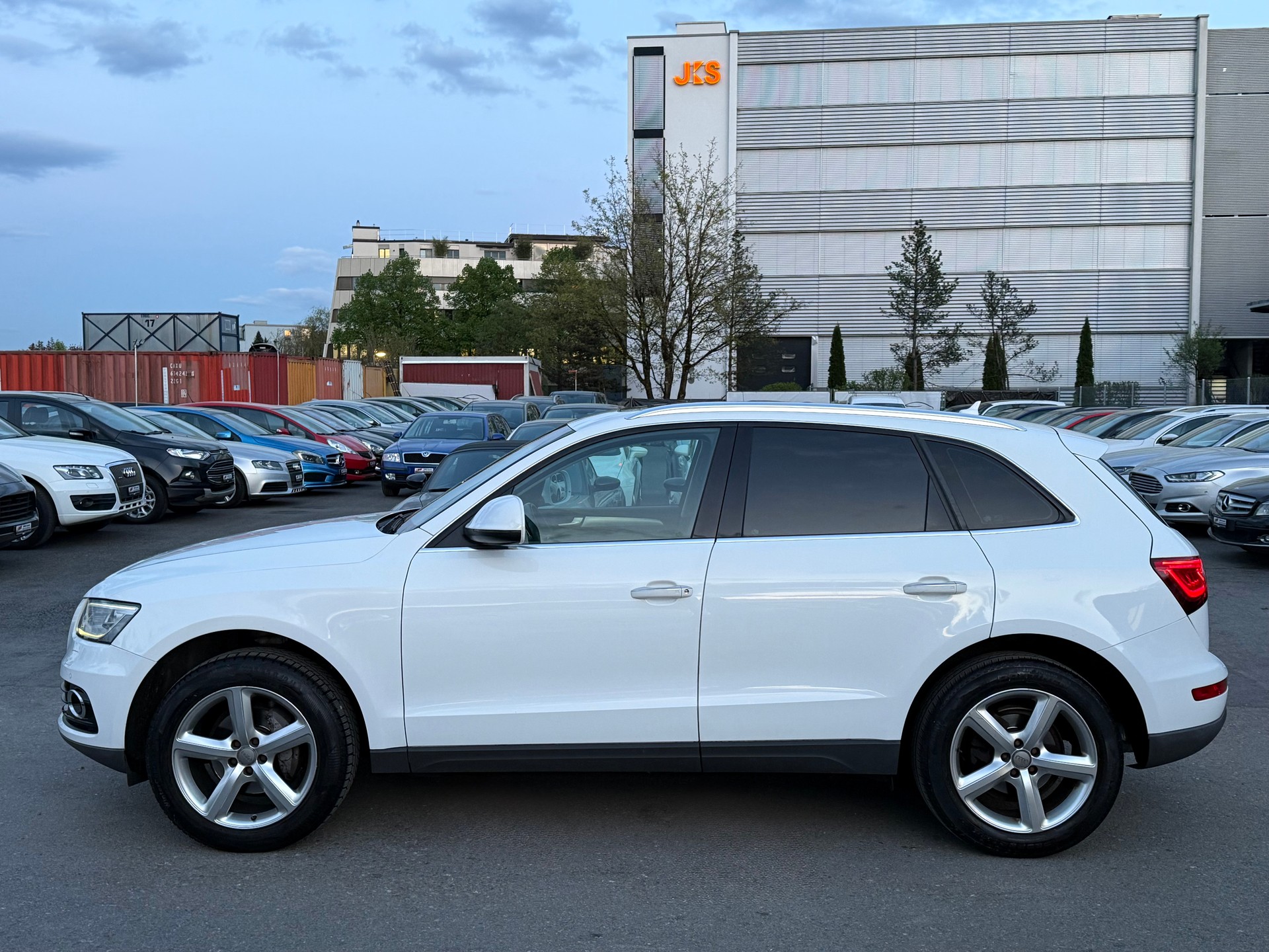 AUDI AUDI Q5 2.0 TFSI quattro tiptronic / Frisch ab MFK & Service / 1 Jahr Garantie / Panoramadach / Leder / Navigation-image-6