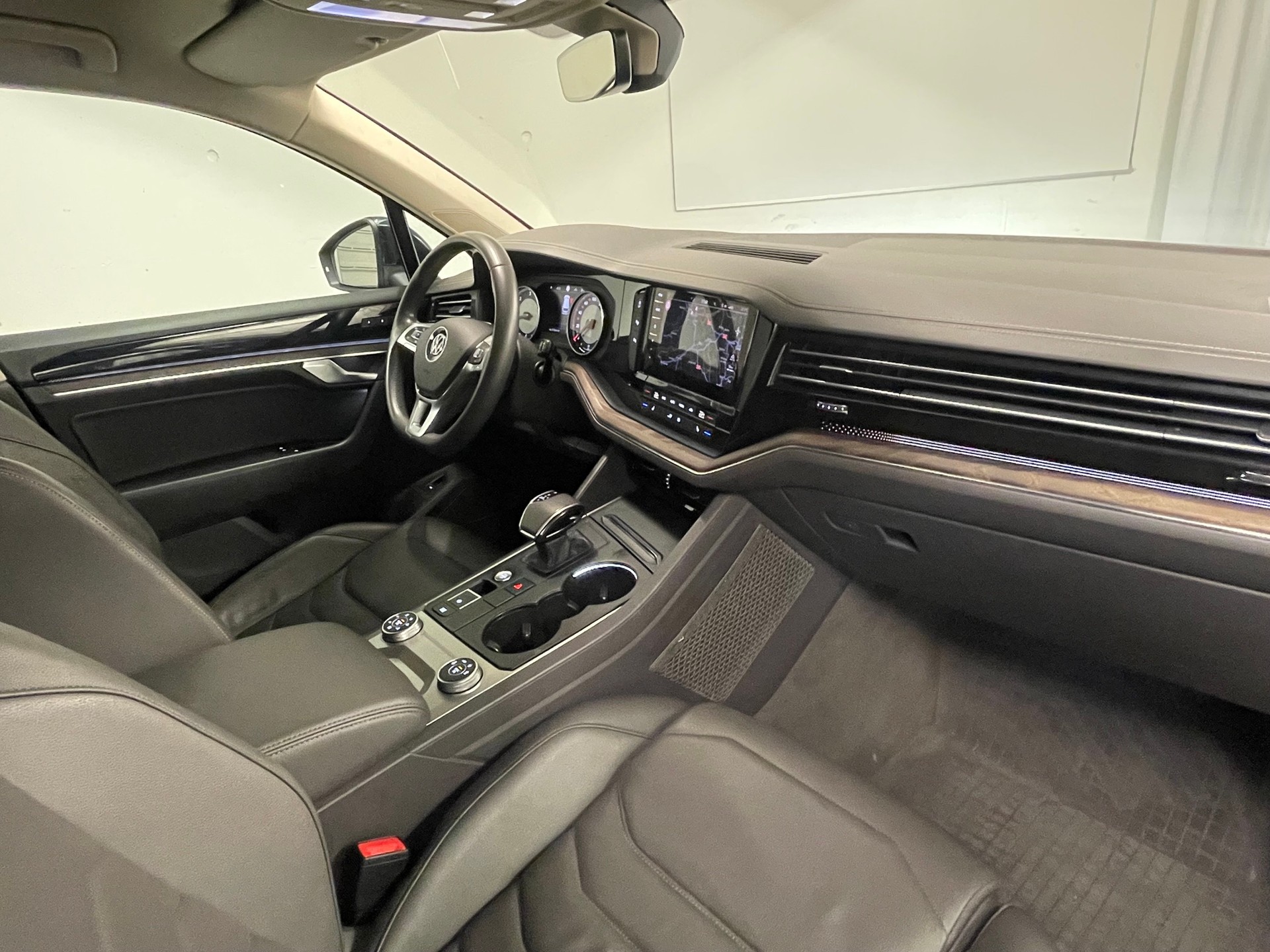 VW Touareg 3.0 TDI Atmosphere Tiptronic-image-11