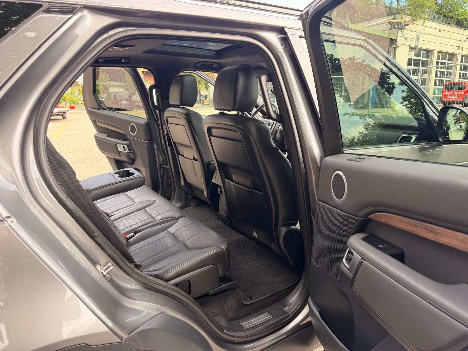 LAND ROVER Discovery 3.0 SDV6 HSE Automatic 7 Plätze-image-10