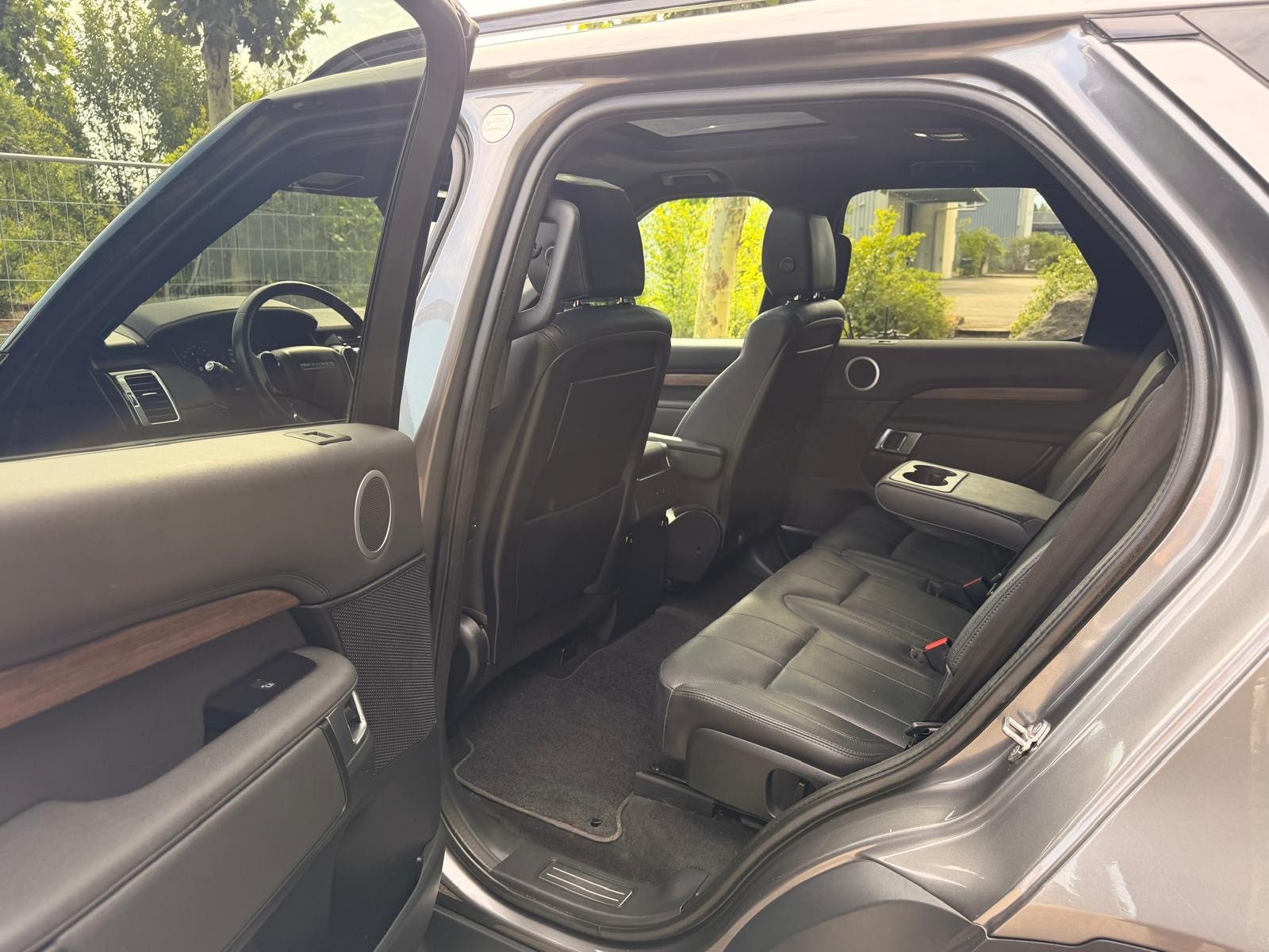 LAND ROVER Discovery 3.0 SDV6 HSE Automatic 7 Plätze-image-8