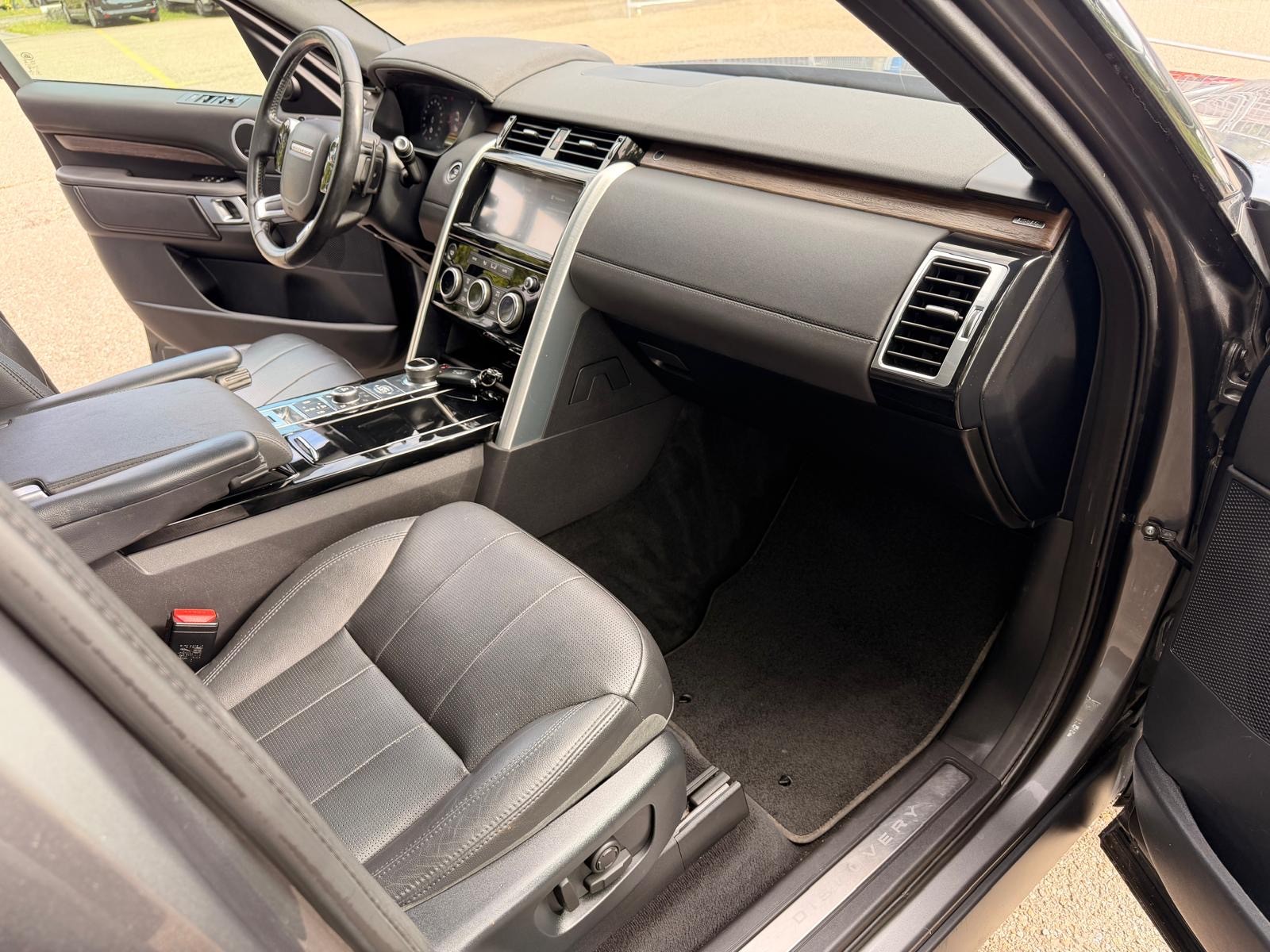 LAND ROVER Discovery 3.0 SDV6 HSE Automatic 7 Plätze-image-11