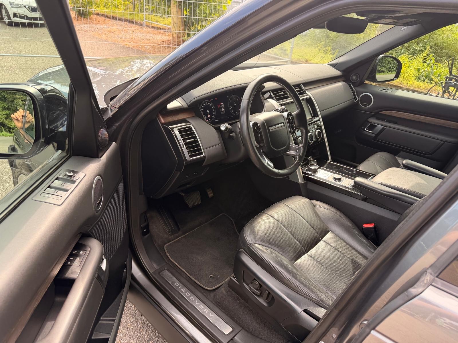 LAND ROVER Discovery 3.0 SDV6 HSE Automatic 7 Plätze-image-7