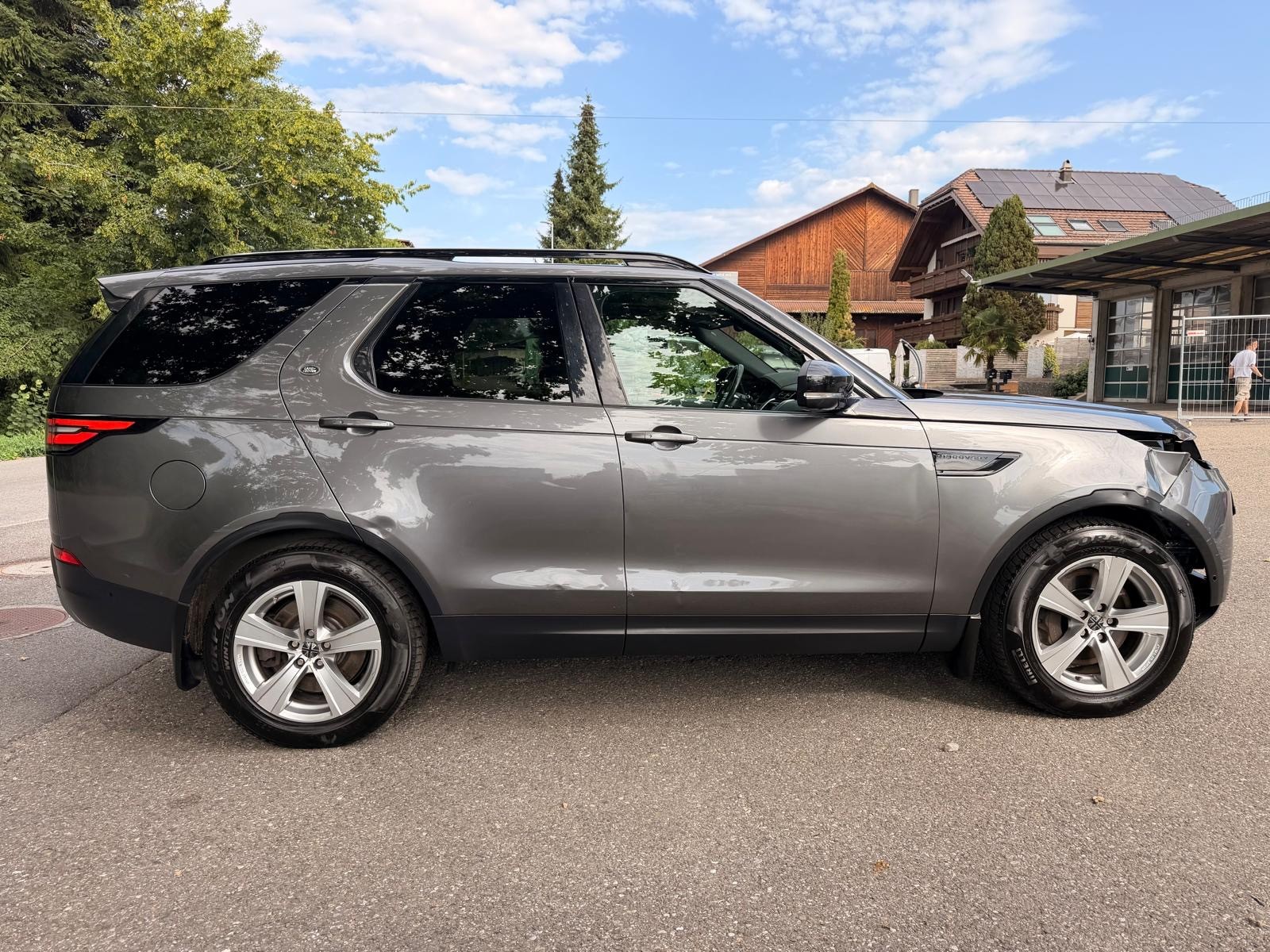 LAND ROVER Discovery 3.0 SDV6 HSE Automatic 7 Plätze-image-4