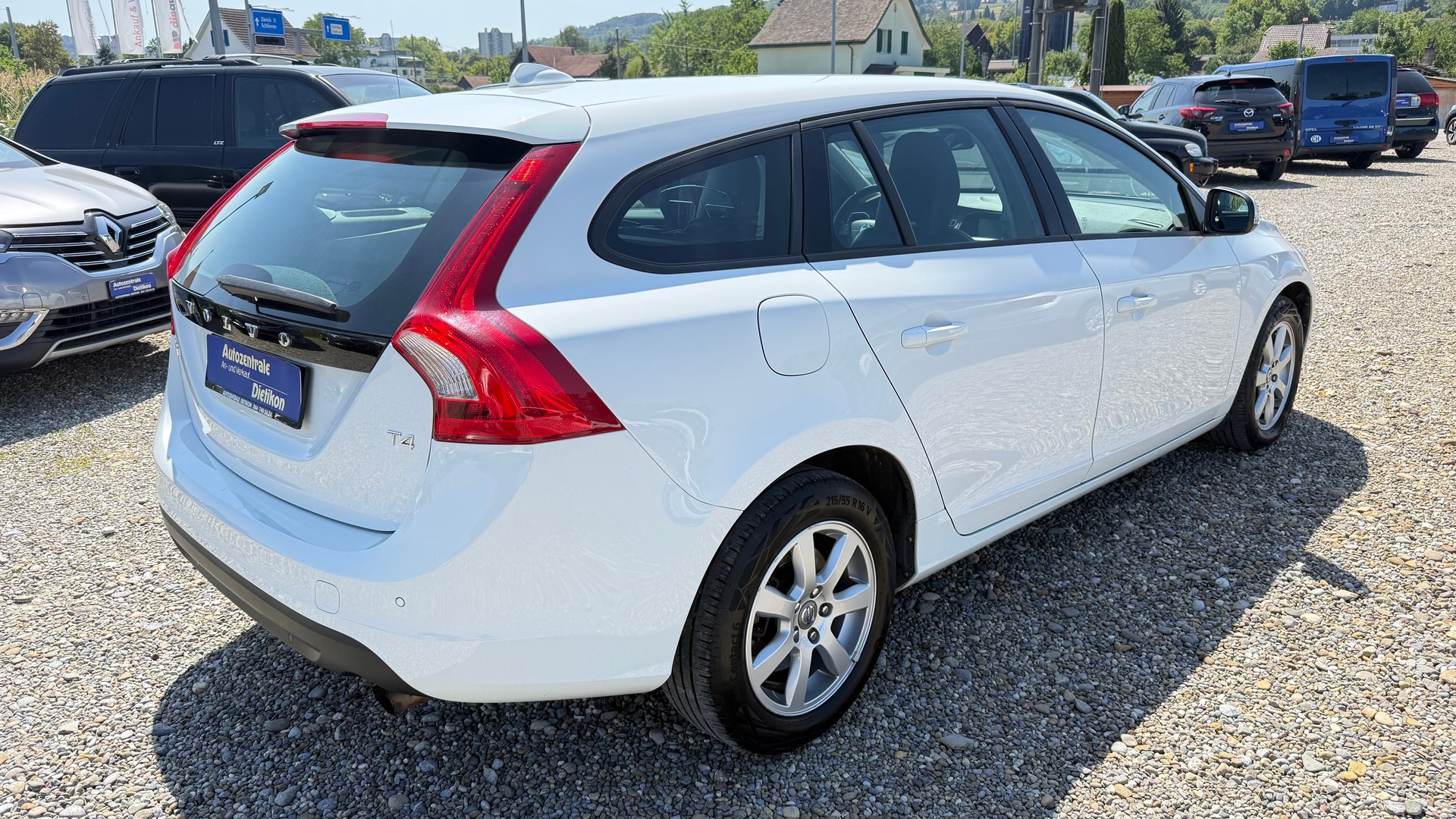VOLVO V60 T4 Kinetic Powershift-image-17
