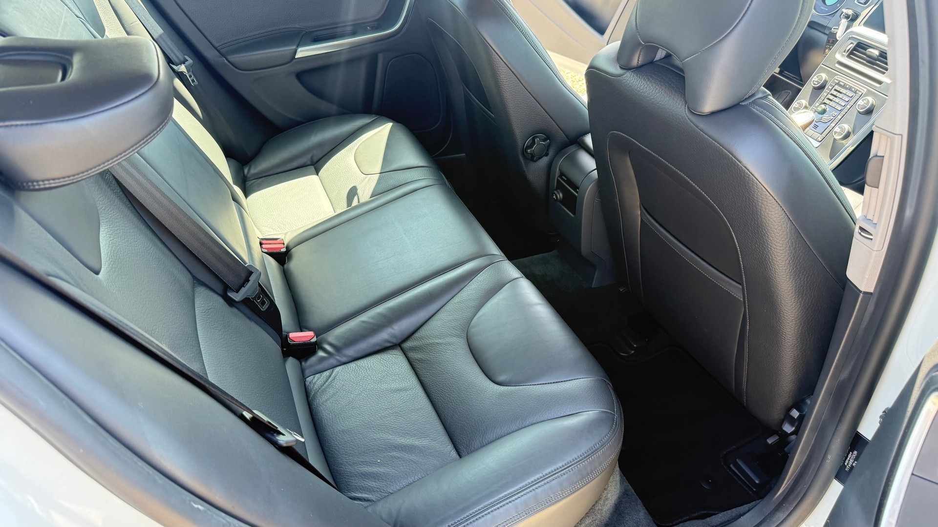 VOLVO V60 T4 Kinetic Powershift-image-9