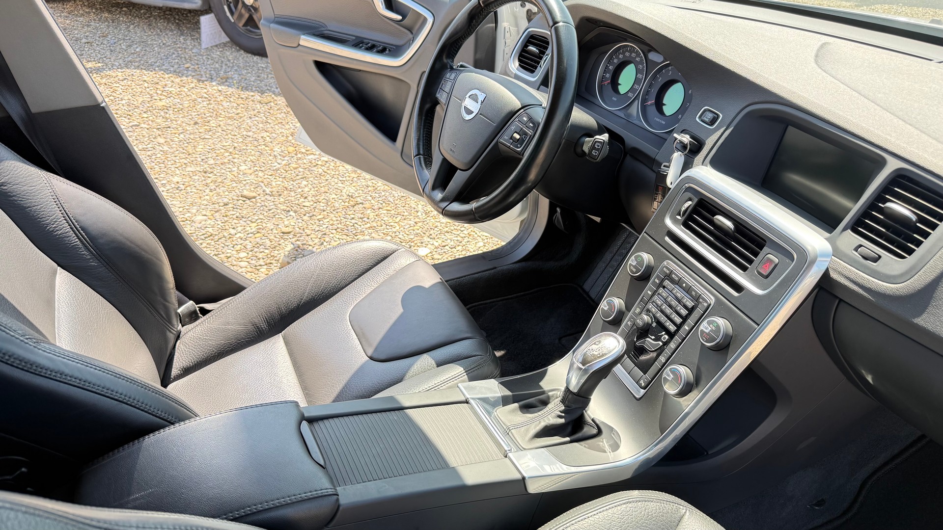 VOLVO V60 T4 Kinetic Powershift-image-6