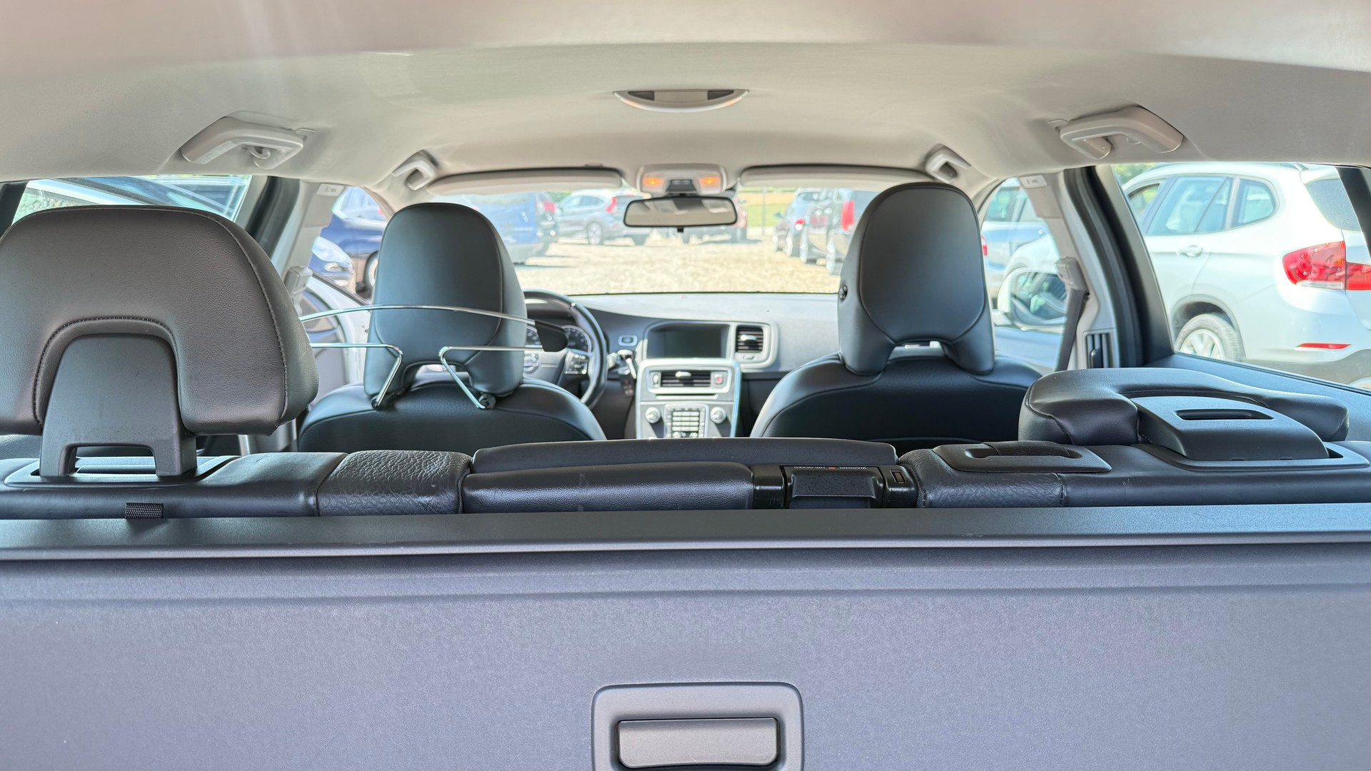 VOLVO V60 T4 Kinetic Powershift-image-10