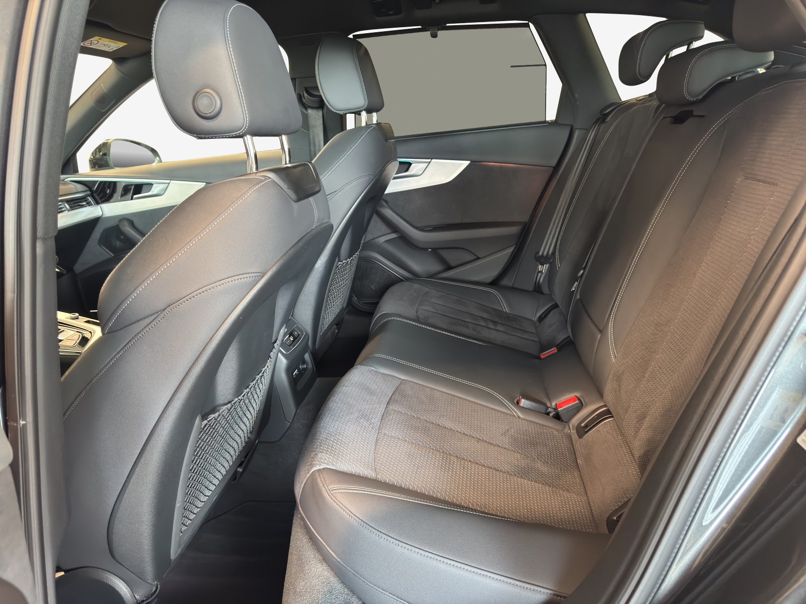 AUDI A4 Avant 40 TDI S line Attraction quattro S-tronic-image-11