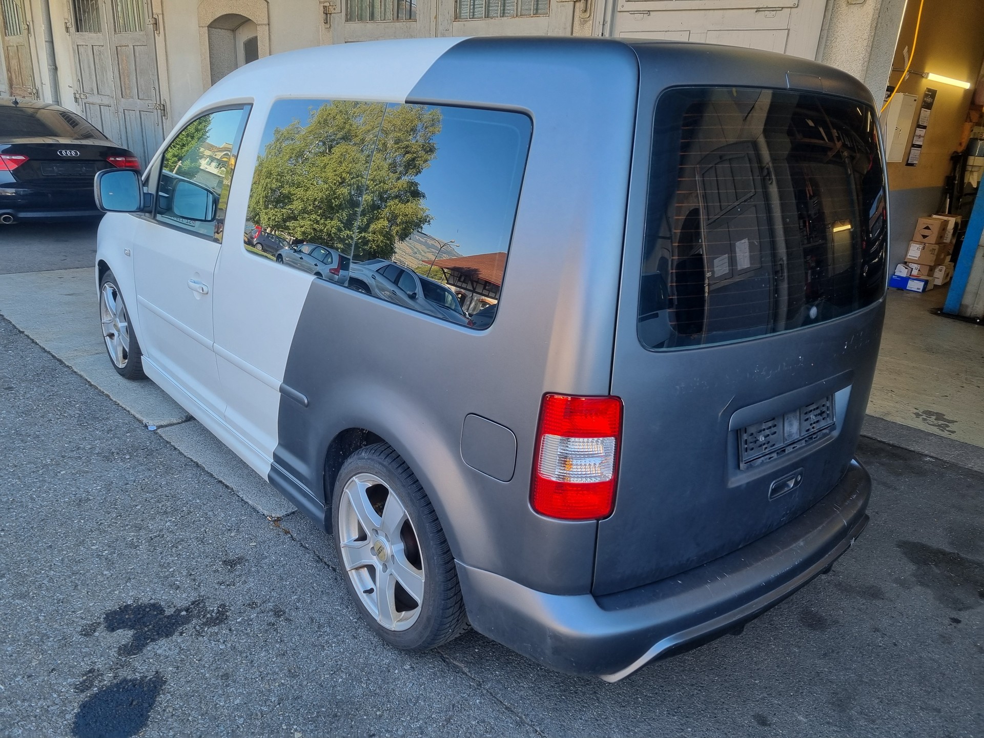 VW Caddy 1.4-image-1