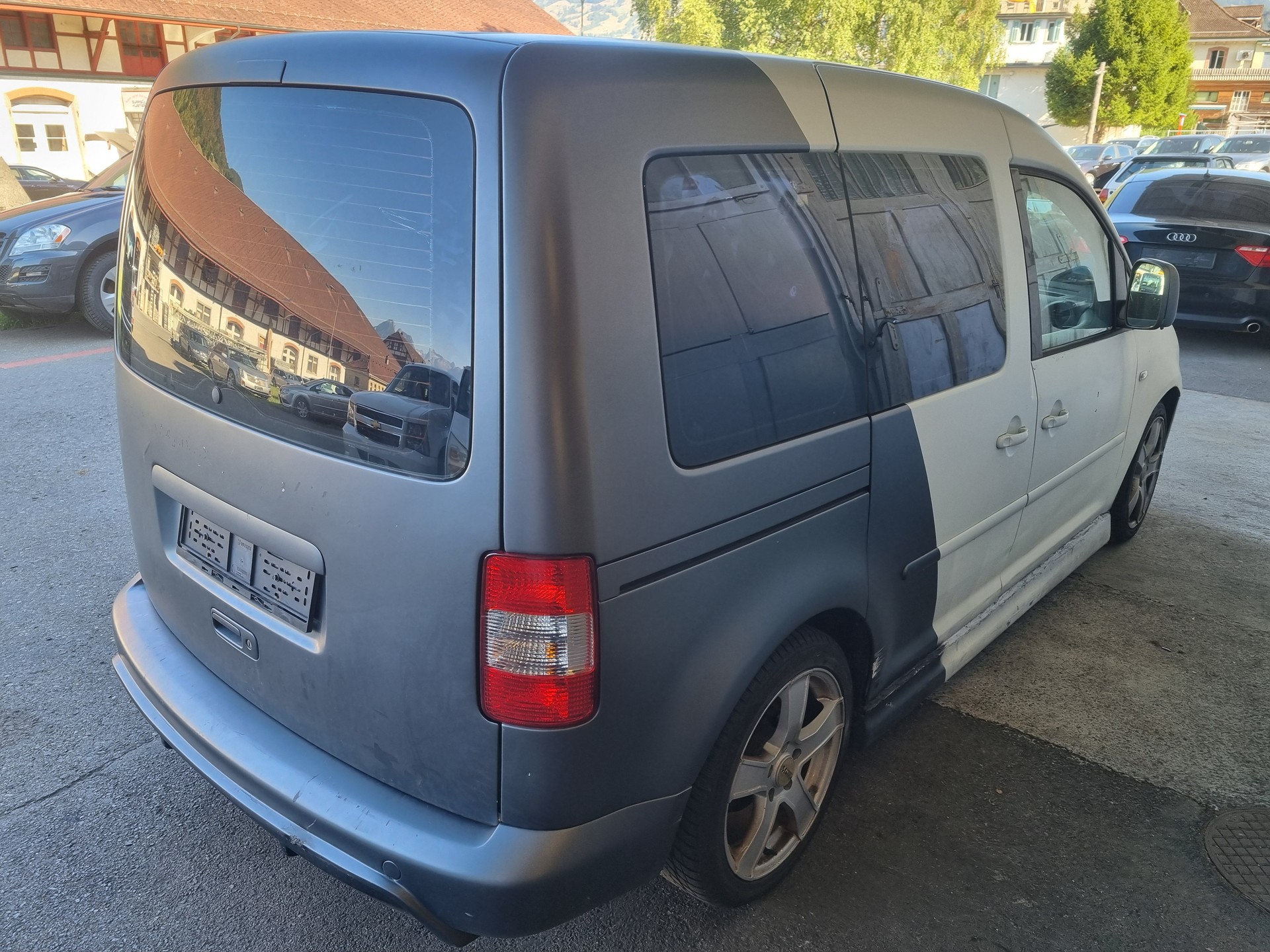 VW Caddy 1.4-image-2