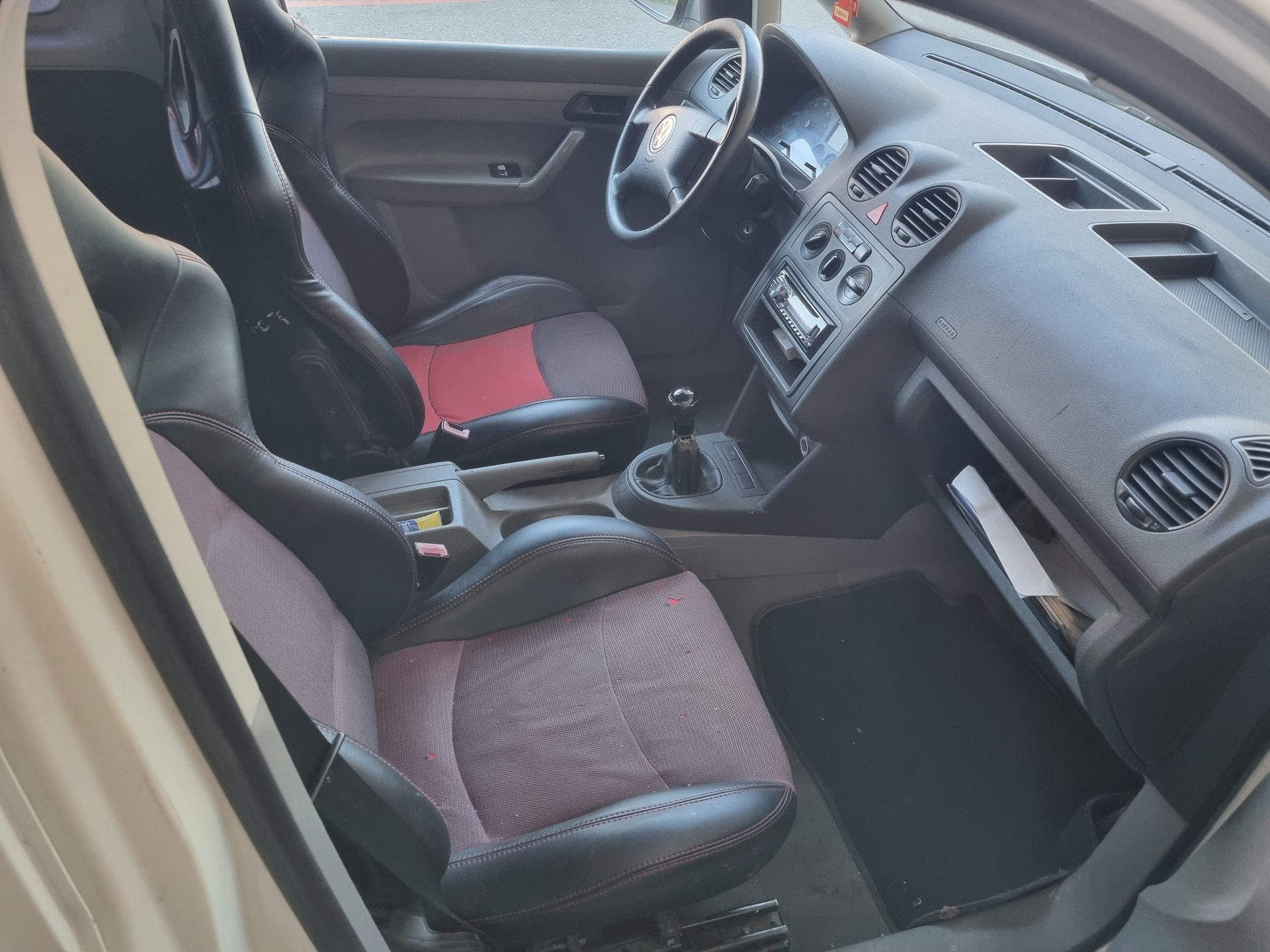 VW Caddy 1.4-image-4