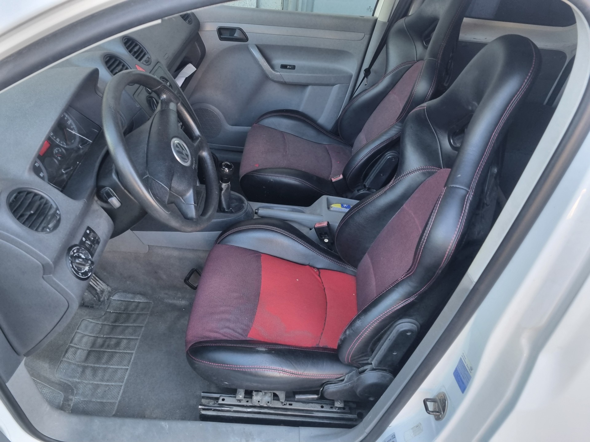 VW Caddy 1.4-image-7