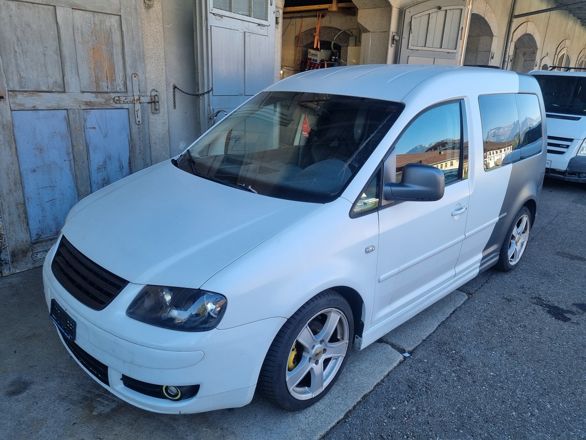 VW Caddy 1.4-image-0