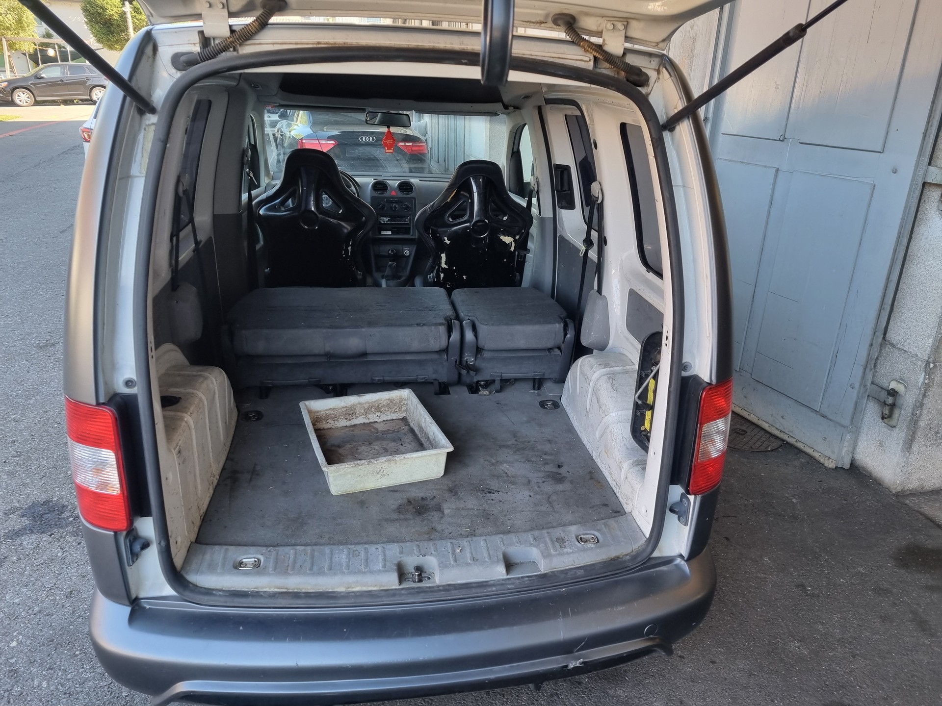 VW Caddy 1.4-image-6