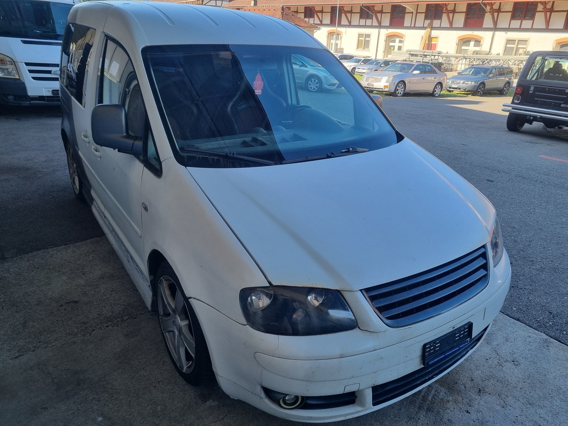 VW Caddy 1.4-image-3