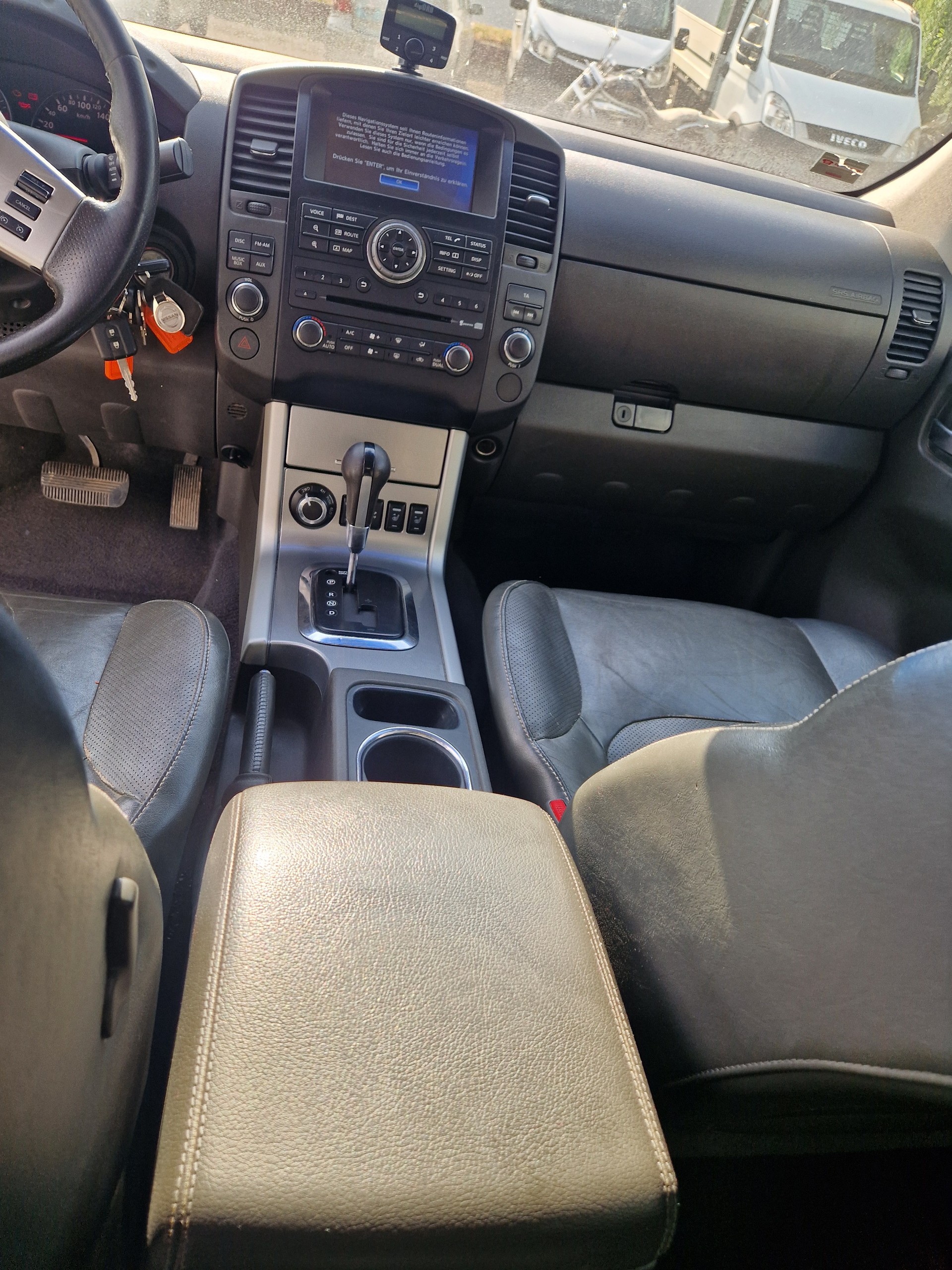 NISSAN Navara V6 Double Cab LE 3.0 dCi 4WD Automat-image-11