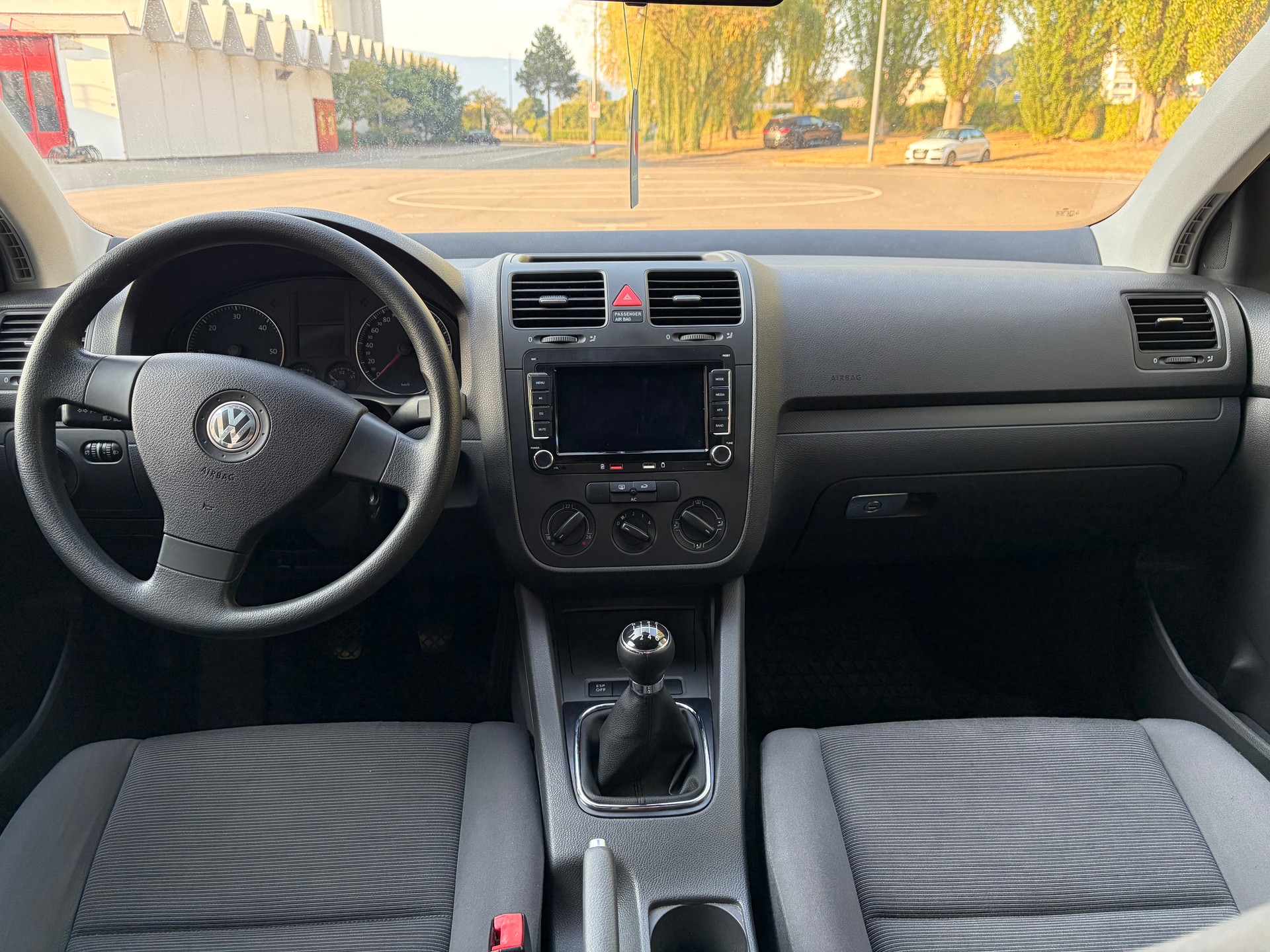 VW 1.9 TDI DPF 105 Trendline-image-3