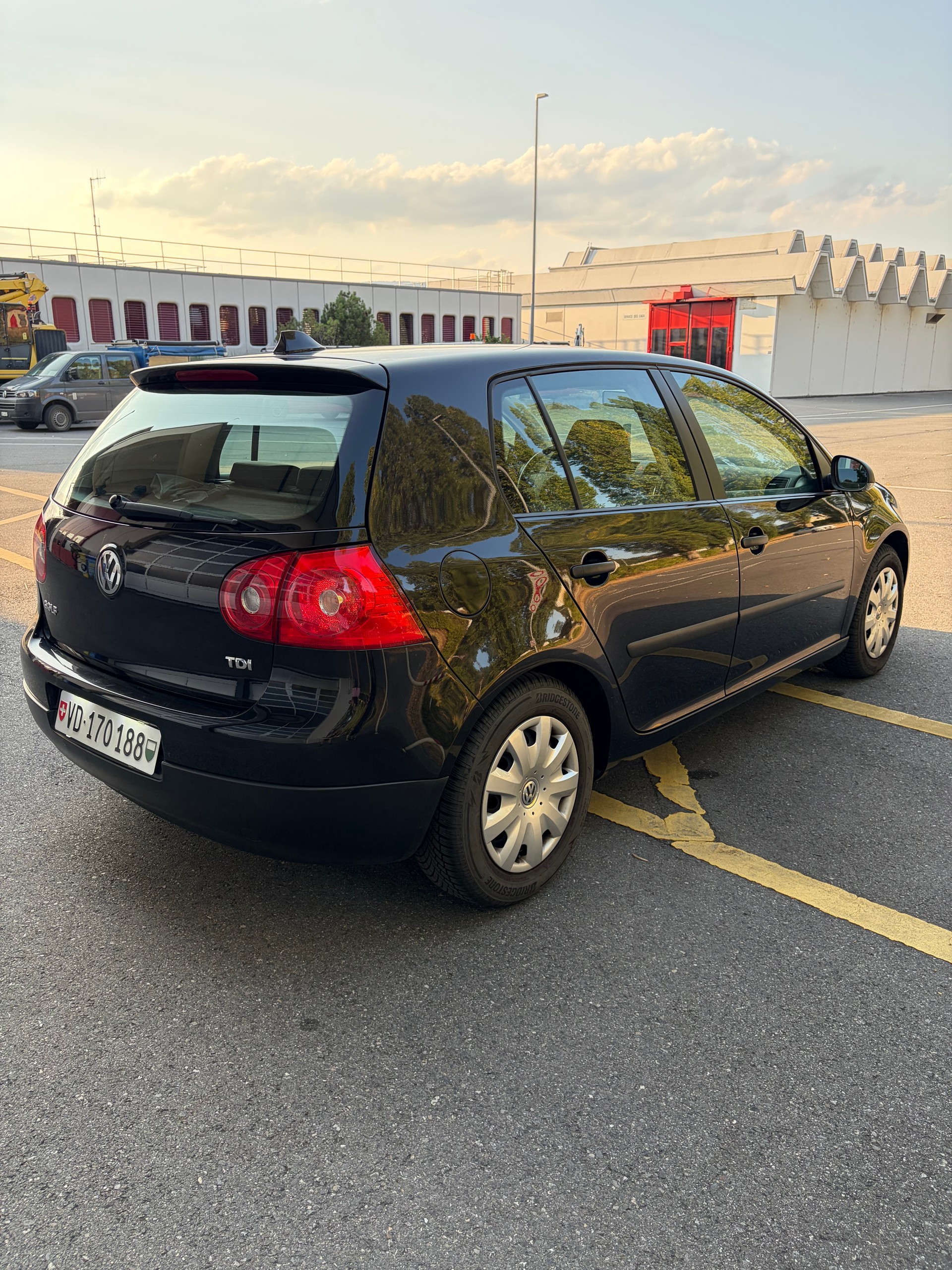 VW 1.9 TDI DPF 105 Trendline-image-1