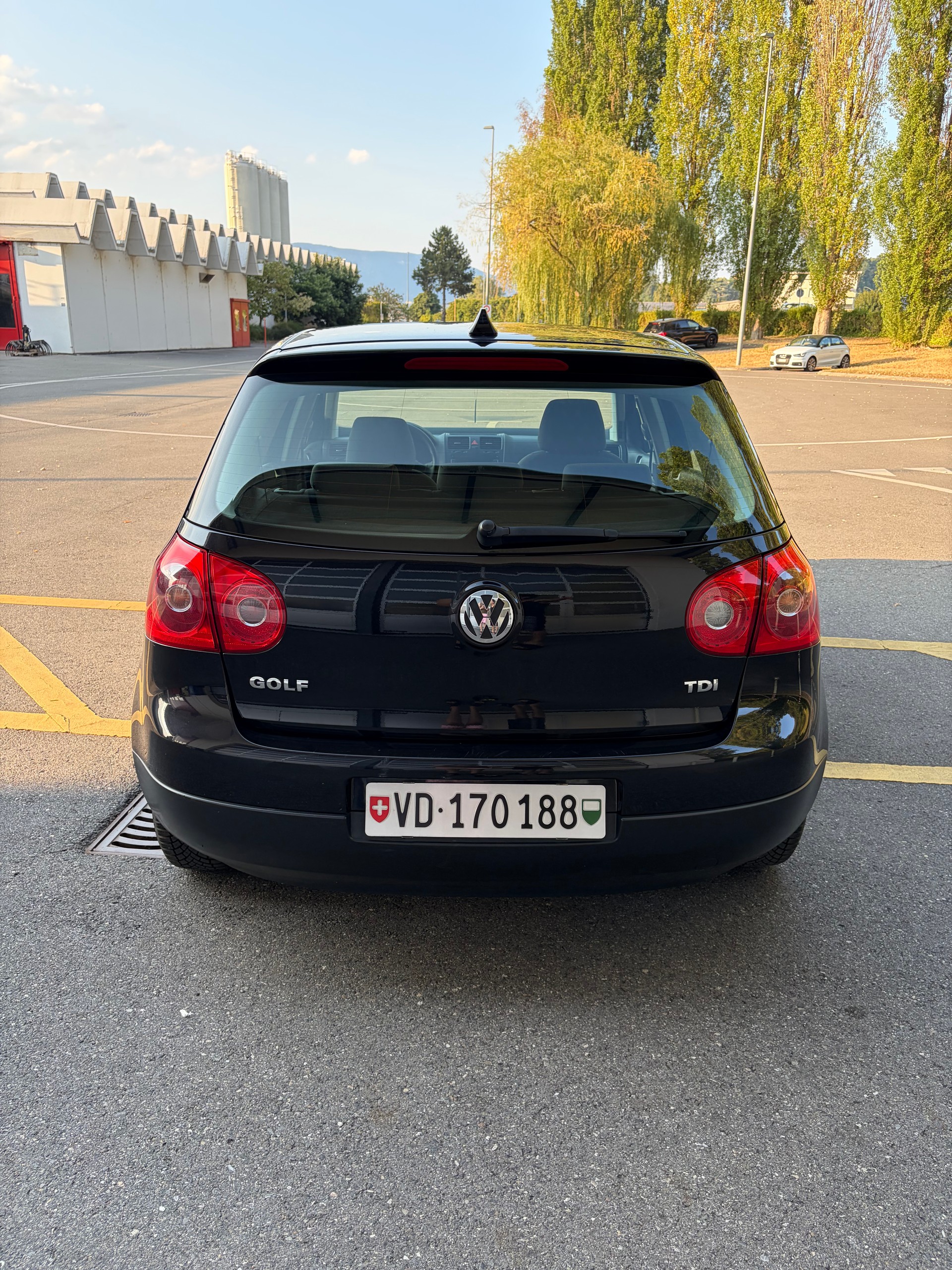 VW 1.9 TDI DPF 105 Trendline-image-2