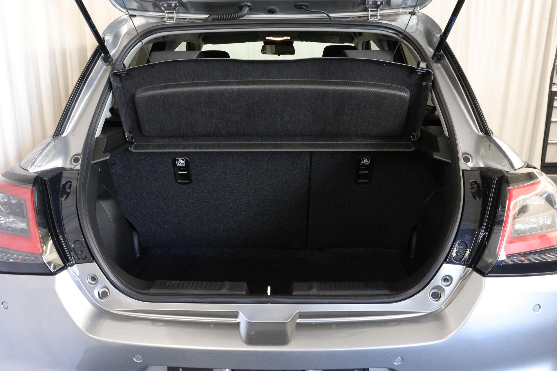 SUZUKI Swift 1.2 Sakura Top Hybrid 4x4-image-11