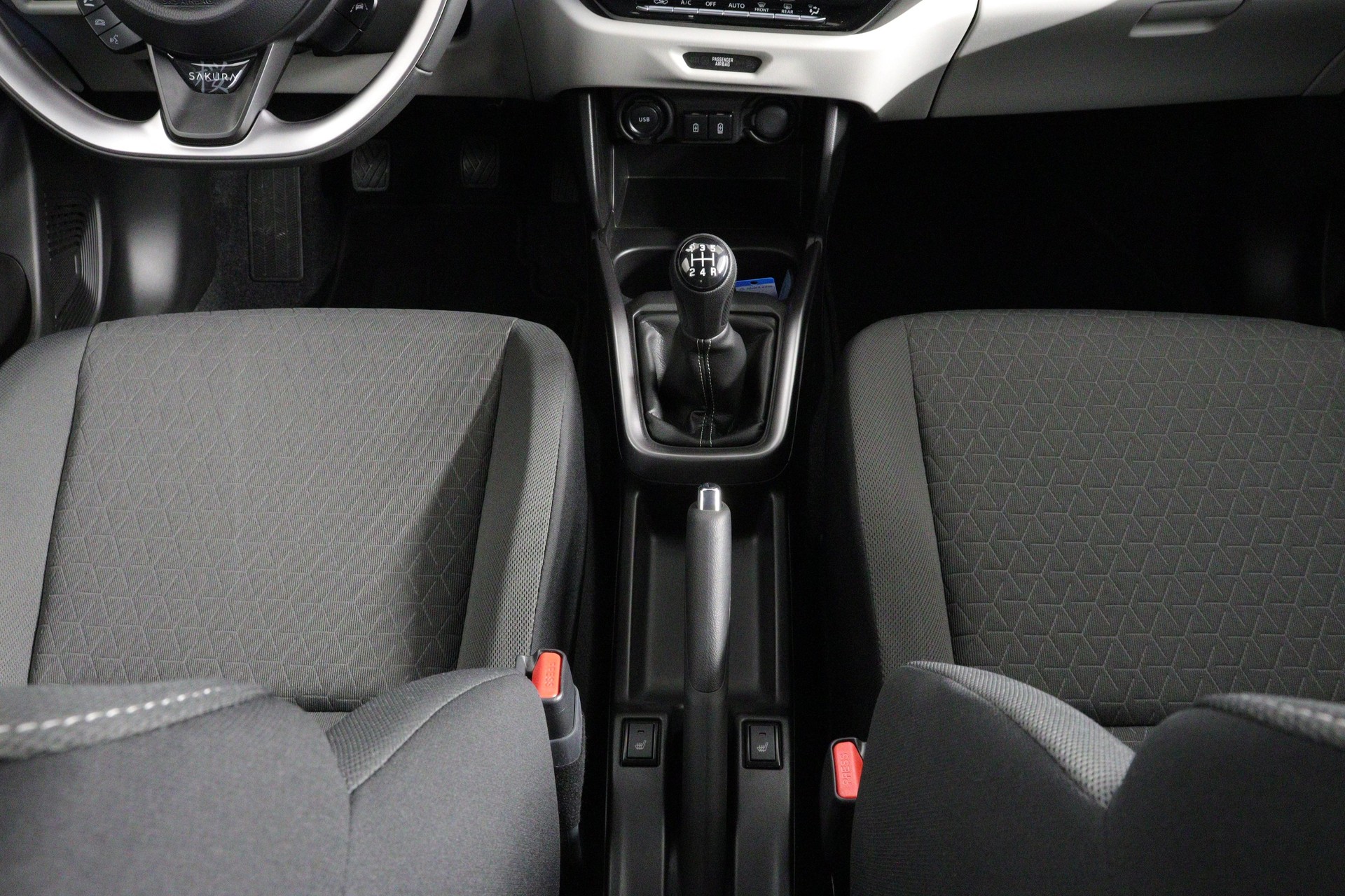 SUZUKI Swift 1.2 Sakura Top Hybrid 4x4-image-7