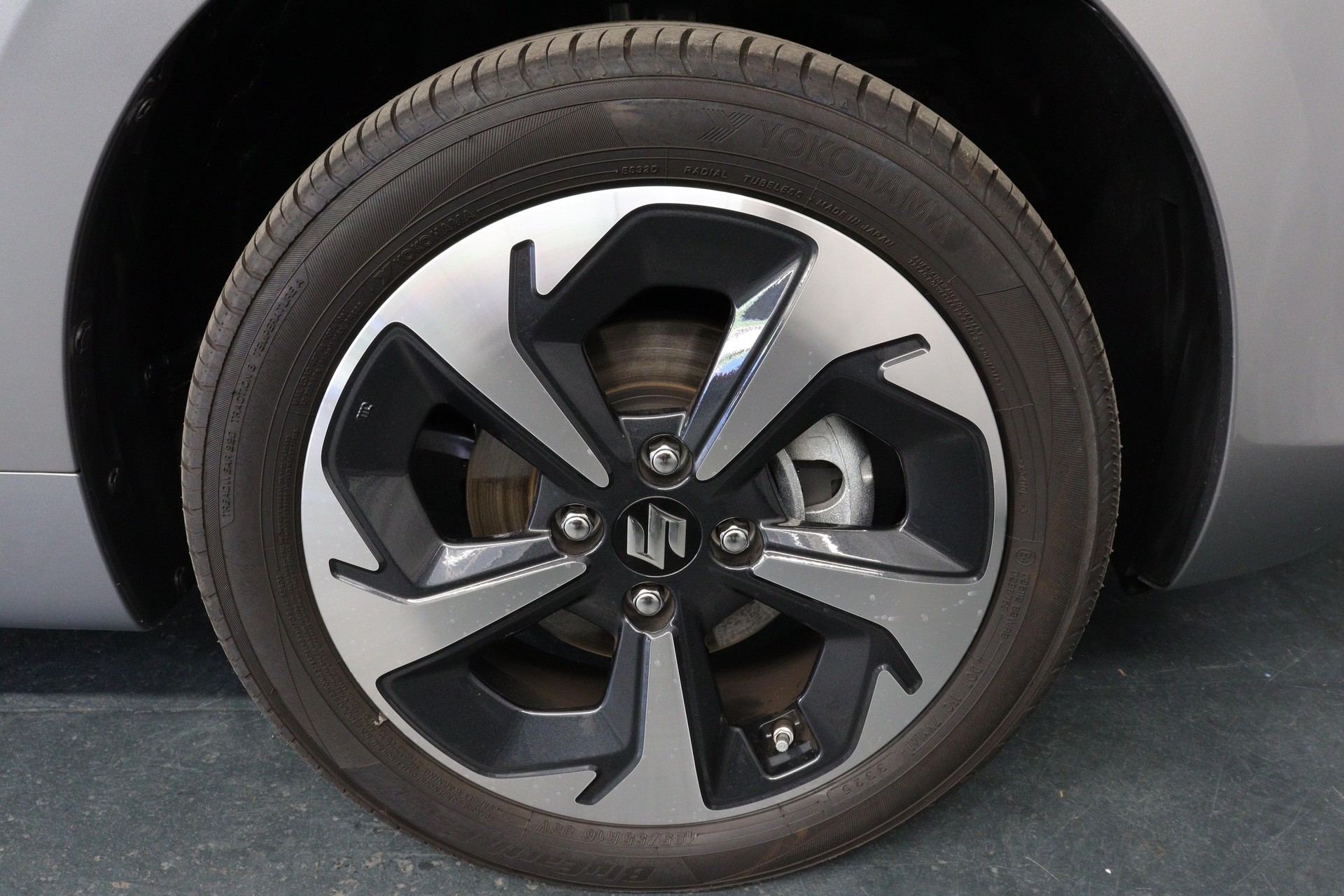 SUZUKI Swift 1.2 Sakura Top Hybrid 4x4-image-14