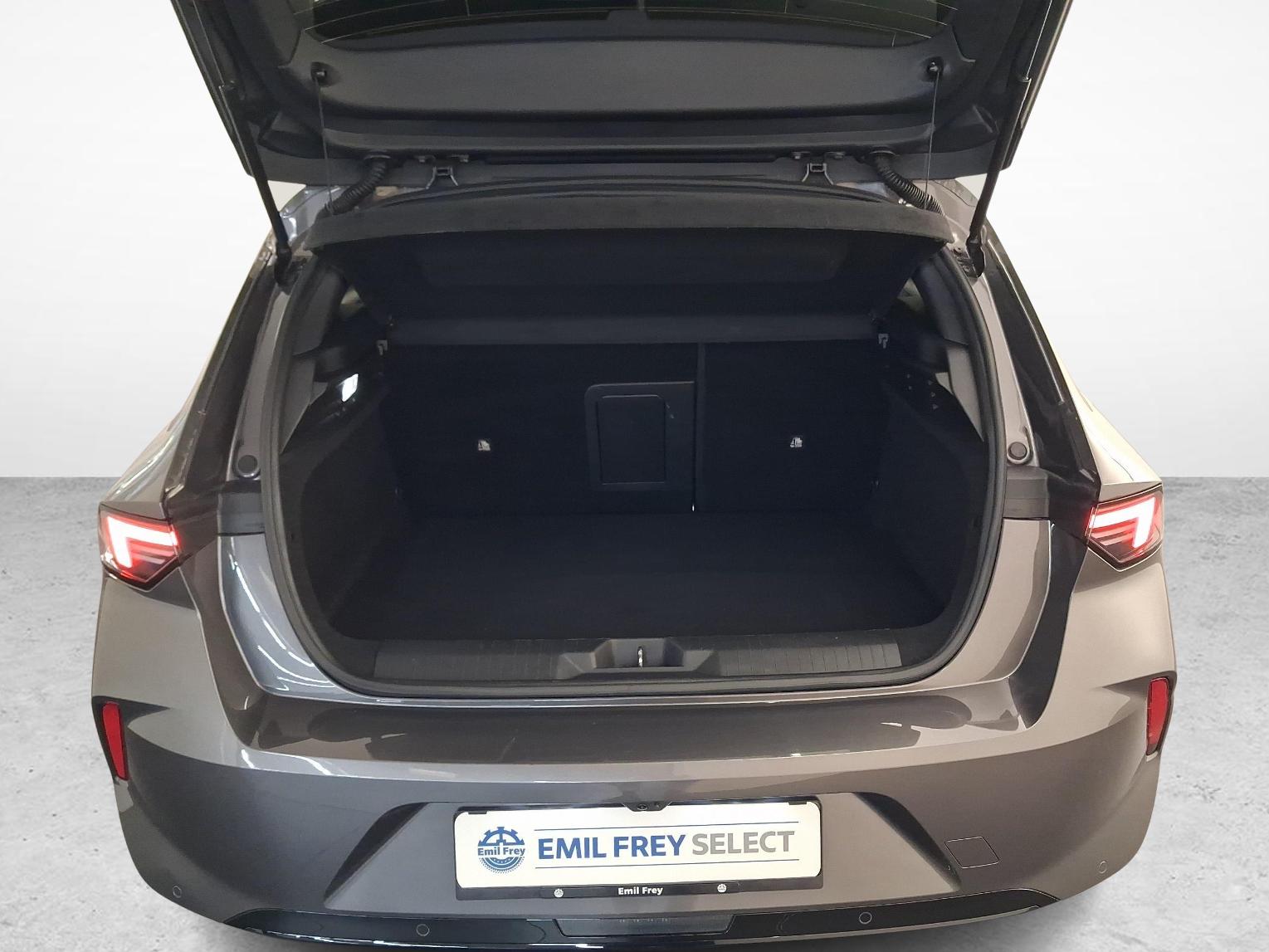 OPEL Astra 1.6 T PHEV 180 Swiss Premium-image-11